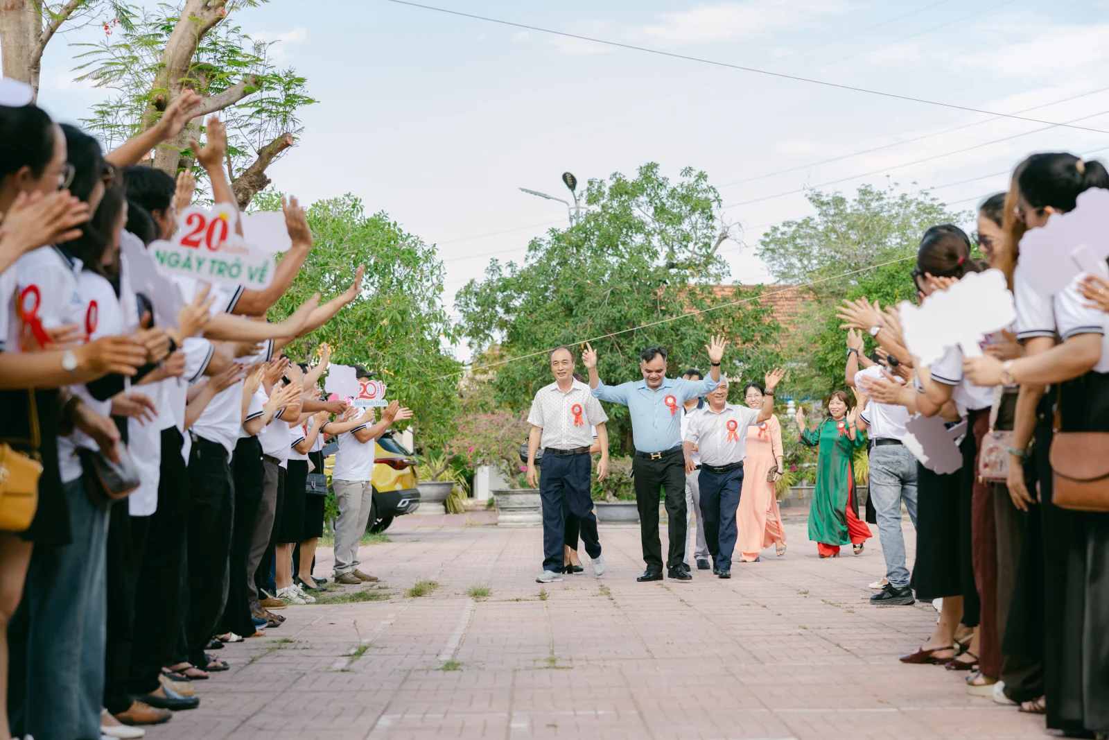 Ảnh lễ kỷ niệm 20 năm THPT Ngô Gia Tự, chụp ngày 08/08/2026