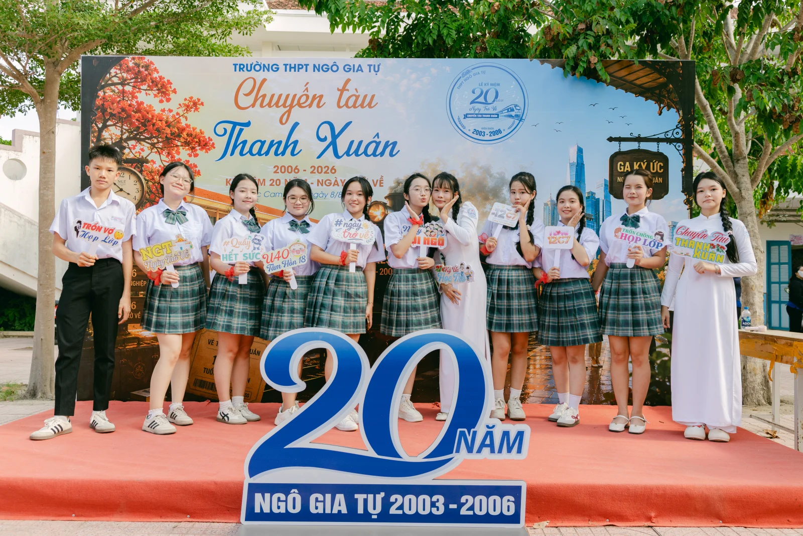 Ảnh lễ kỷ niệm 20 năm THPT Ngô Gia Tự, chụp ngày 08/08/2026