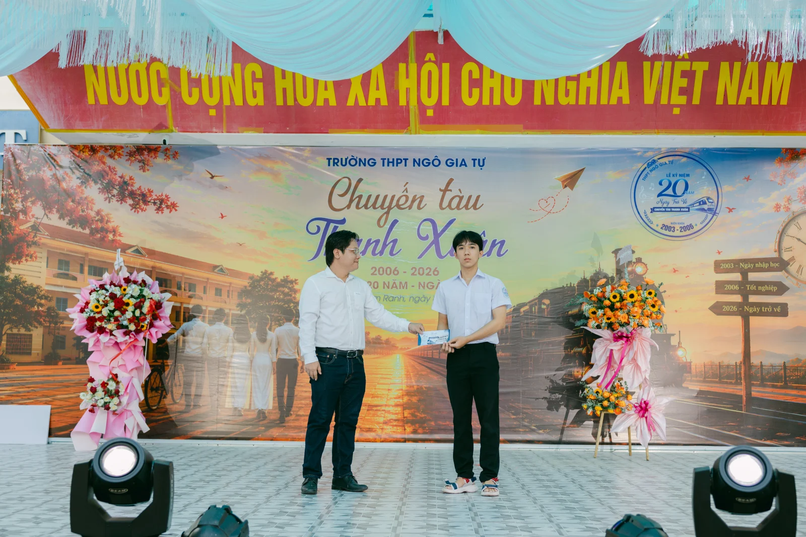 Ảnh lễ kỷ niệm 20 năm THPT Ngô Gia Tự, chụp ngày 08/08/2026