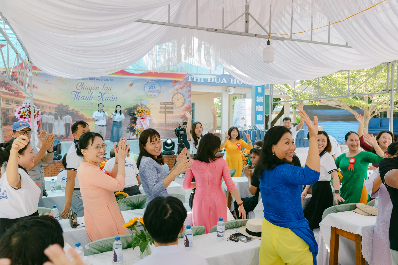 Ảnh lễ kỷ niệm 20 năm THPT Ngô Gia Tự, chụp ngày 08/08/2026