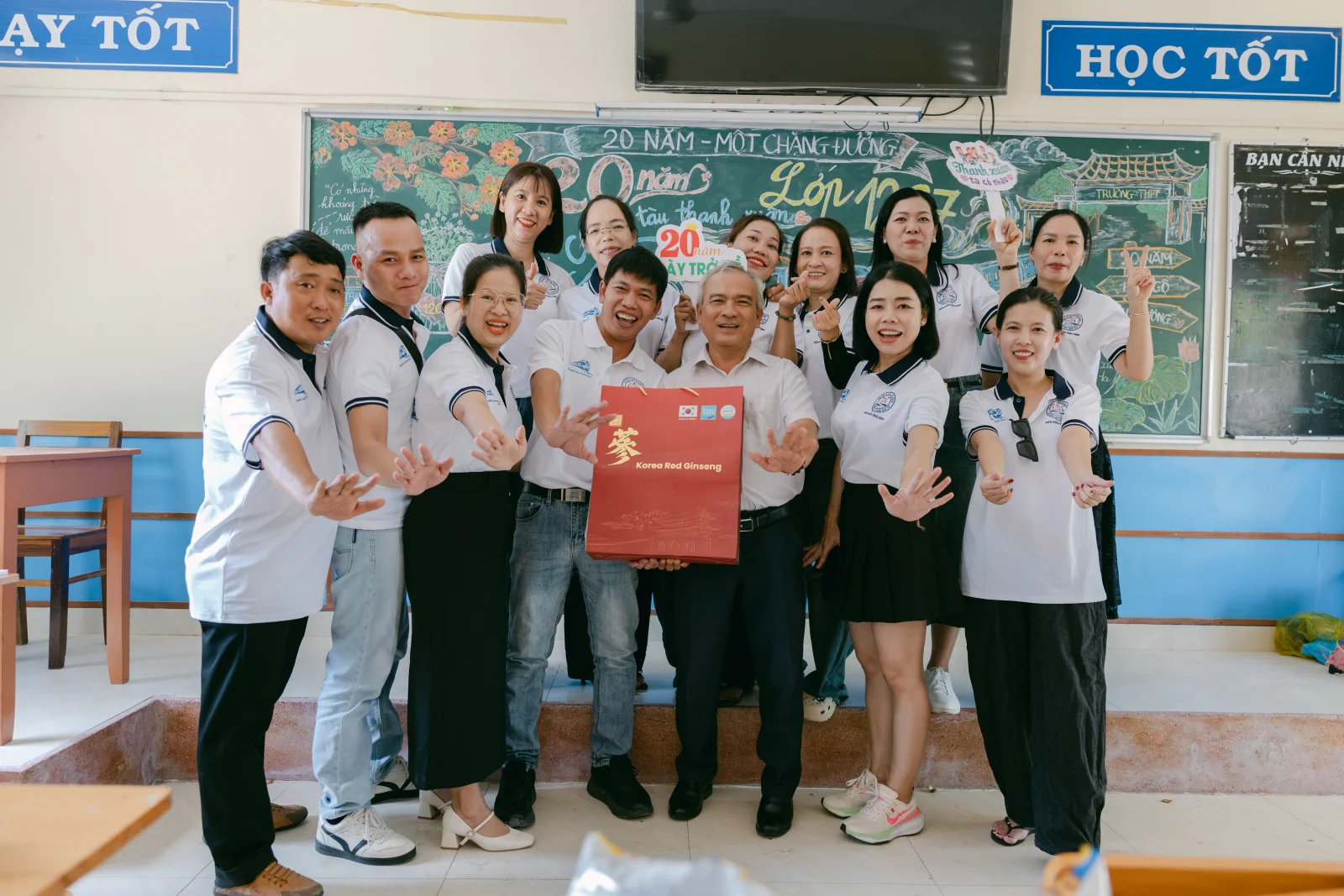 Ảnh lễ kỷ niệm 20 năm THPT Ngô Gia Tự, chụp ngày 08/08/2026