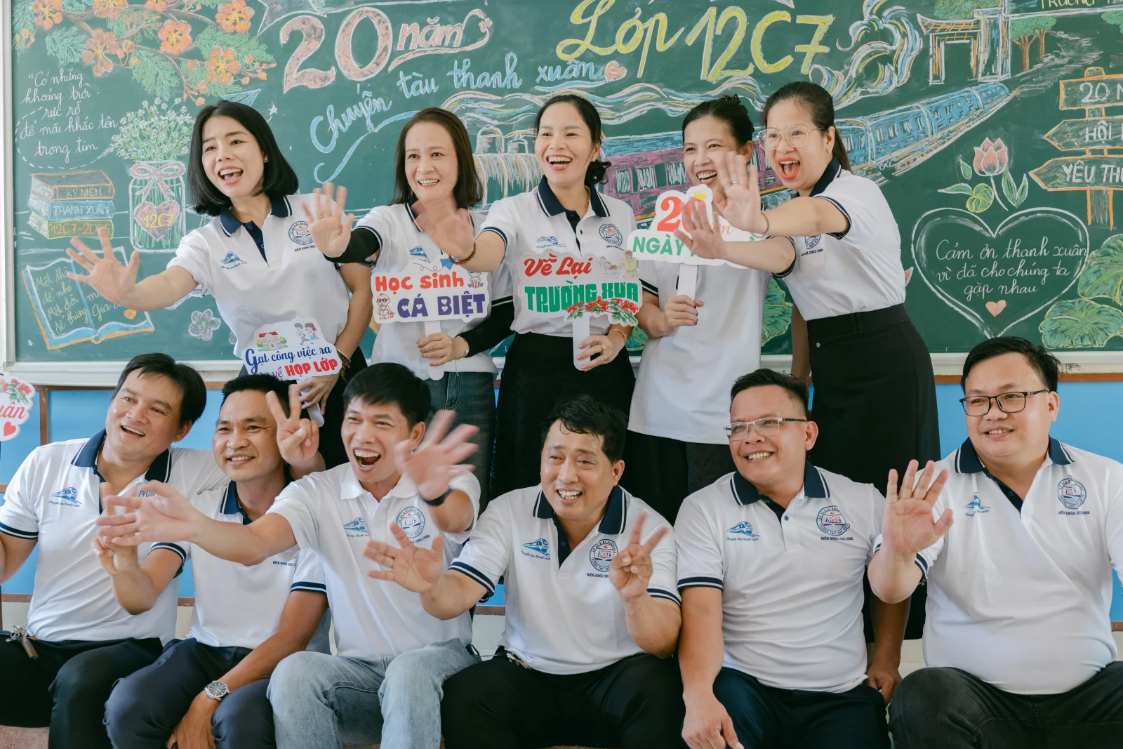 Ảnh lễ kỷ niệm 20 năm THPT Ngô Gia Tự, chụp ngày 08/08/2026