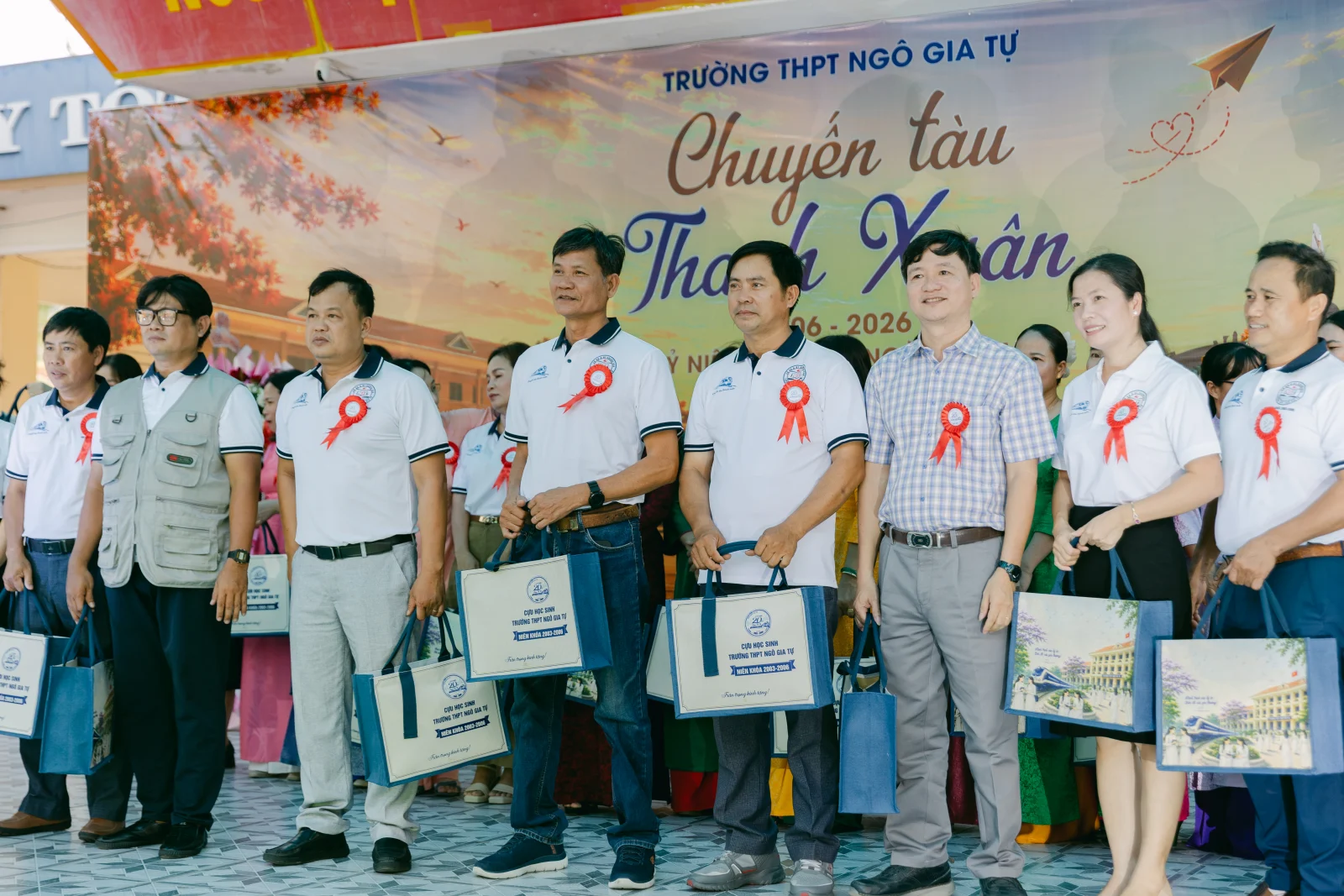 Ảnh lễ kỷ niệm 20 năm THPT Ngô Gia Tự, chụp ngày 08/08/2026