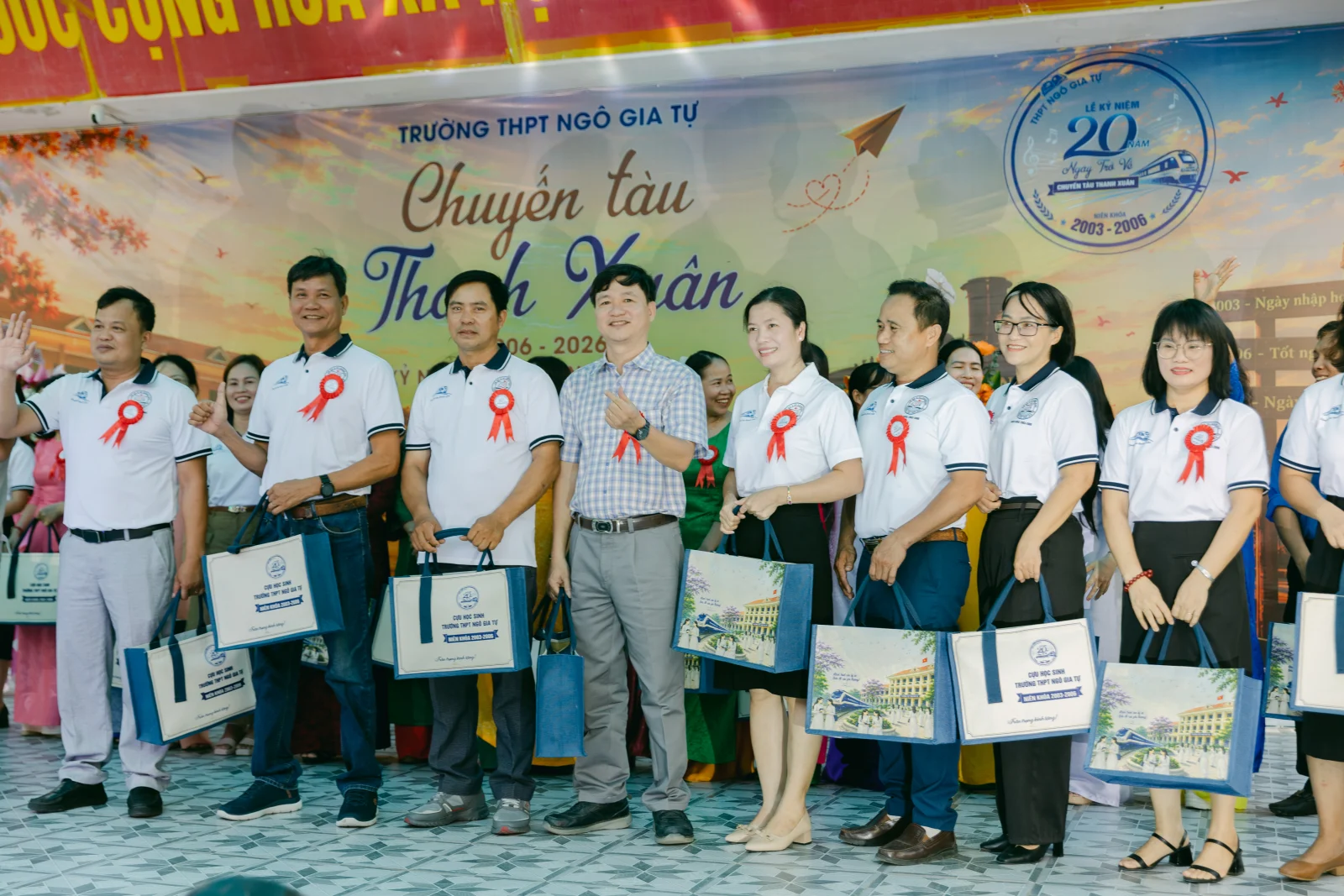 Ảnh lễ kỷ niệm 20 năm THPT Ngô Gia Tự, chụp ngày 08/08/2026