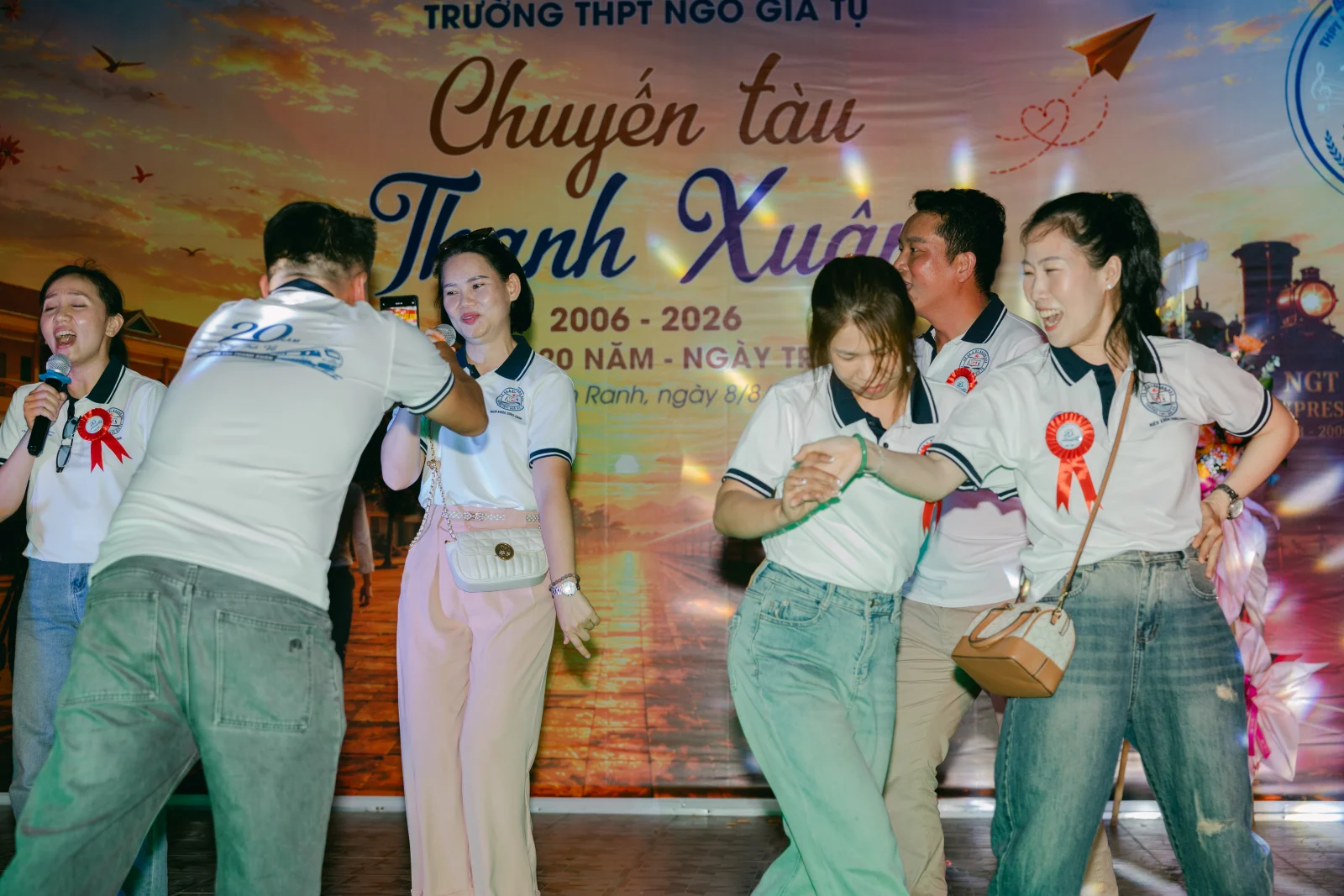 Ảnh lễ kỷ niệm 20 năm THPT Ngô Gia Tự, chụp ngày 08/08/2026