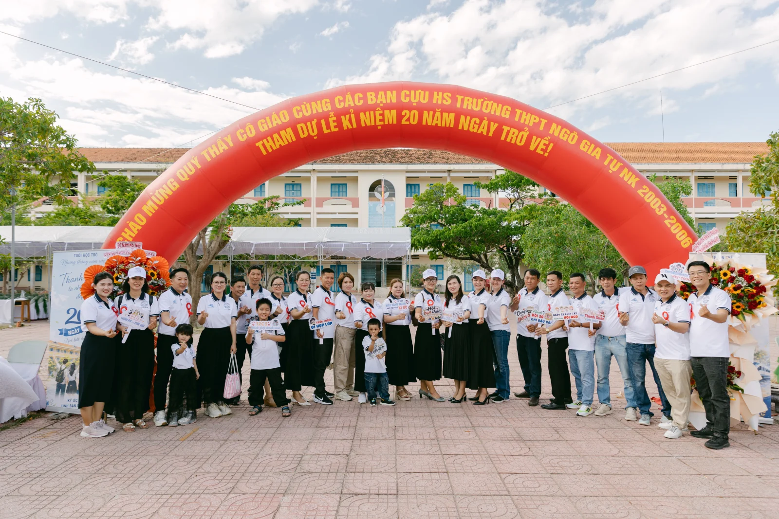 Ảnh lễ kỷ niệm 20 năm THPT Ngô Gia Tự, chụp ngày 08/08/2026