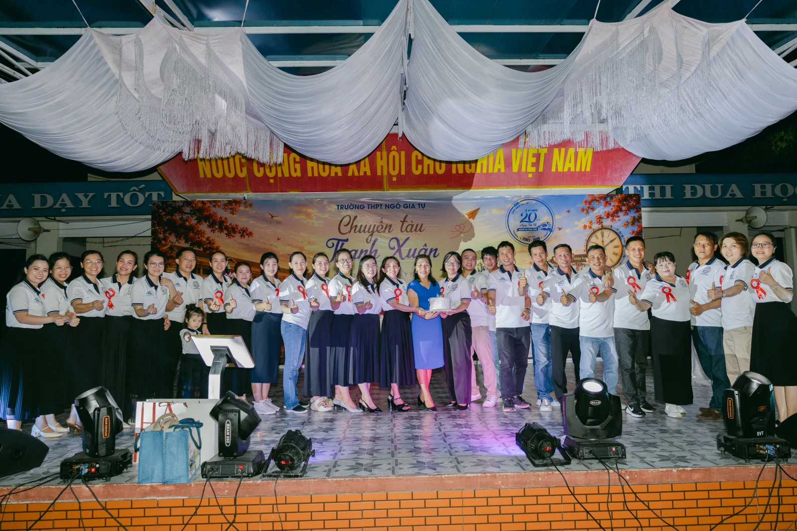 Ảnh lễ kỷ niệm 20 năm THPT Ngô Gia Tự, chụp ngày 08/08/2026