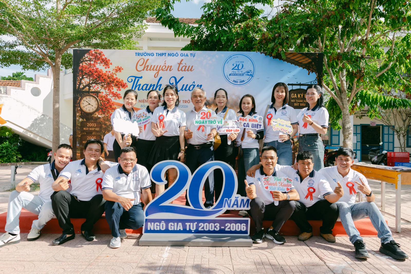 Ảnh lễ kỷ niệm 20 năm THPT Ngô Gia Tự, chụp ngày 08/08/2026