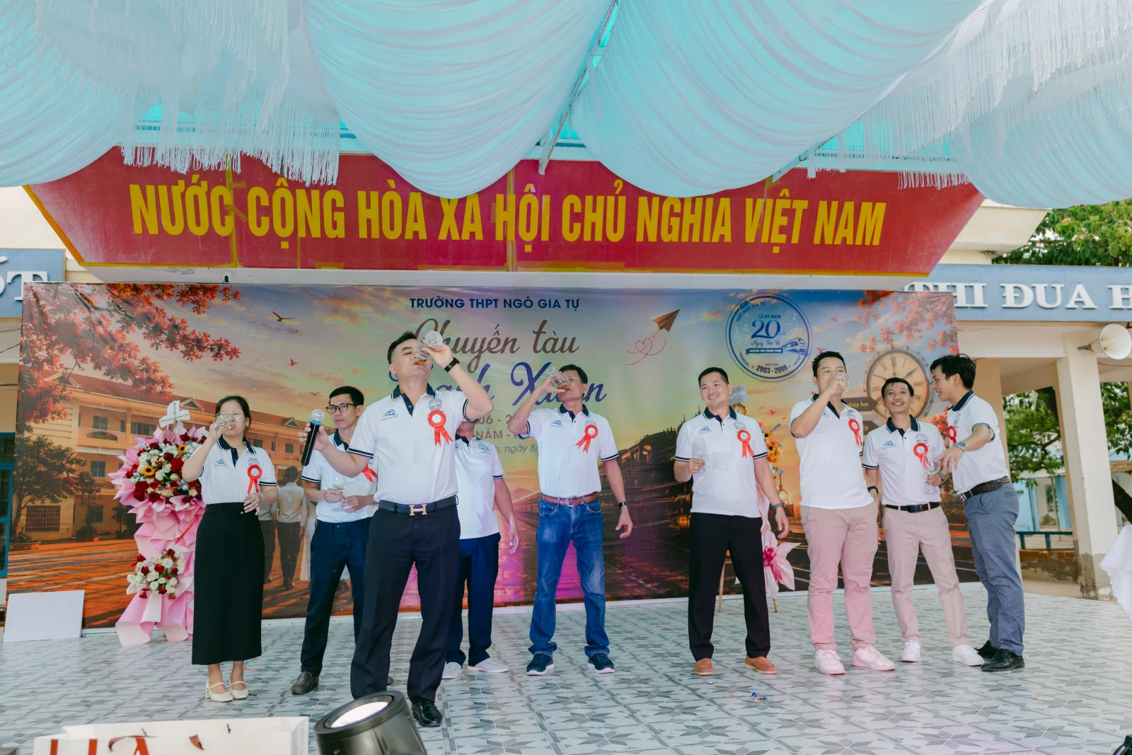 Ảnh lễ kỷ niệm 20 năm THPT Ngô Gia Tự, chụp ngày 08/08/2026