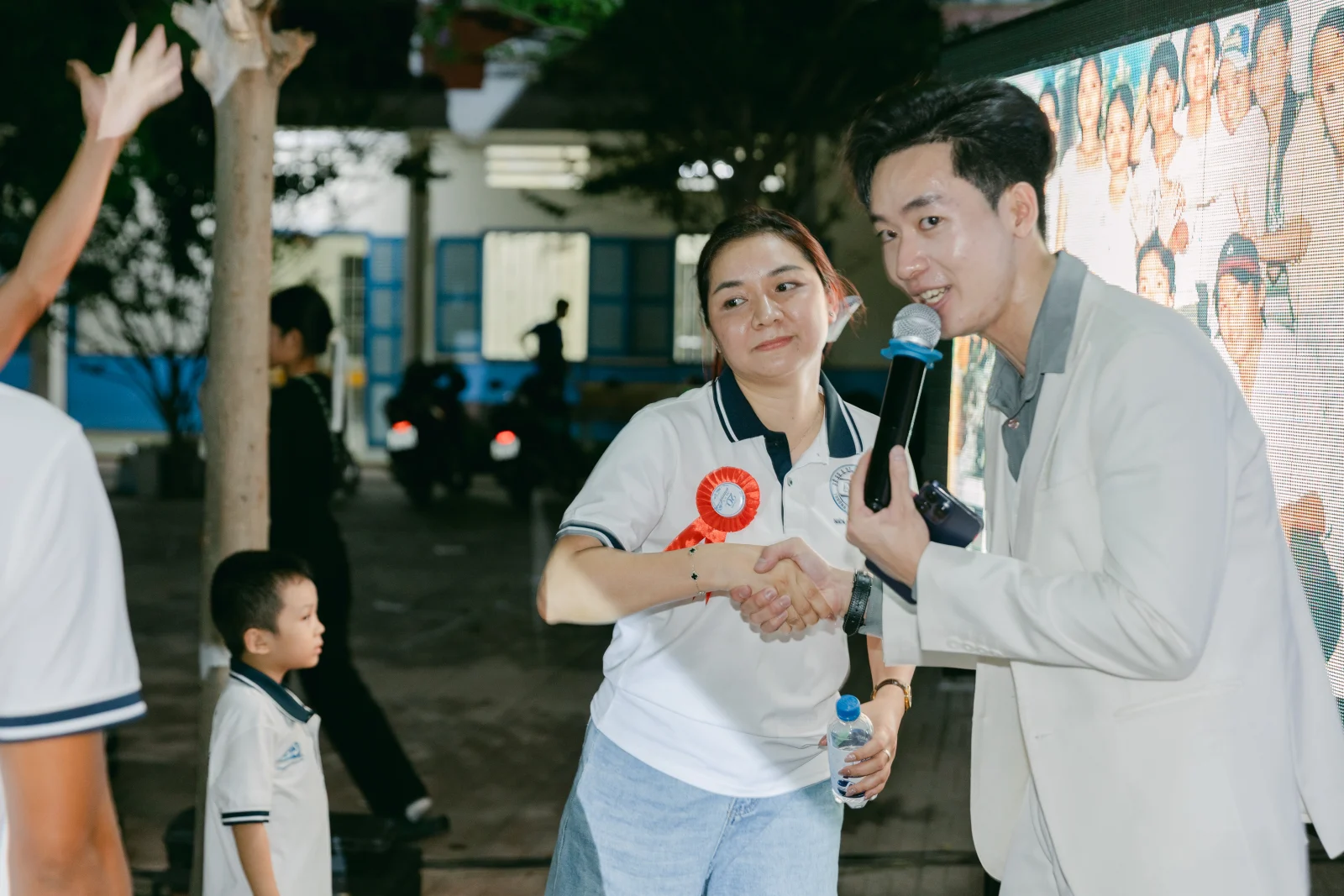 Ảnh lễ kỷ niệm 20 năm THPT Ngô Gia Tự, chụp ngày 08/08/2026