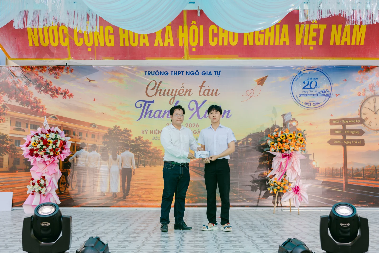 Ảnh lễ kỷ niệm 20 năm THPT Ngô Gia Tự, chụp ngày 08/08/2026