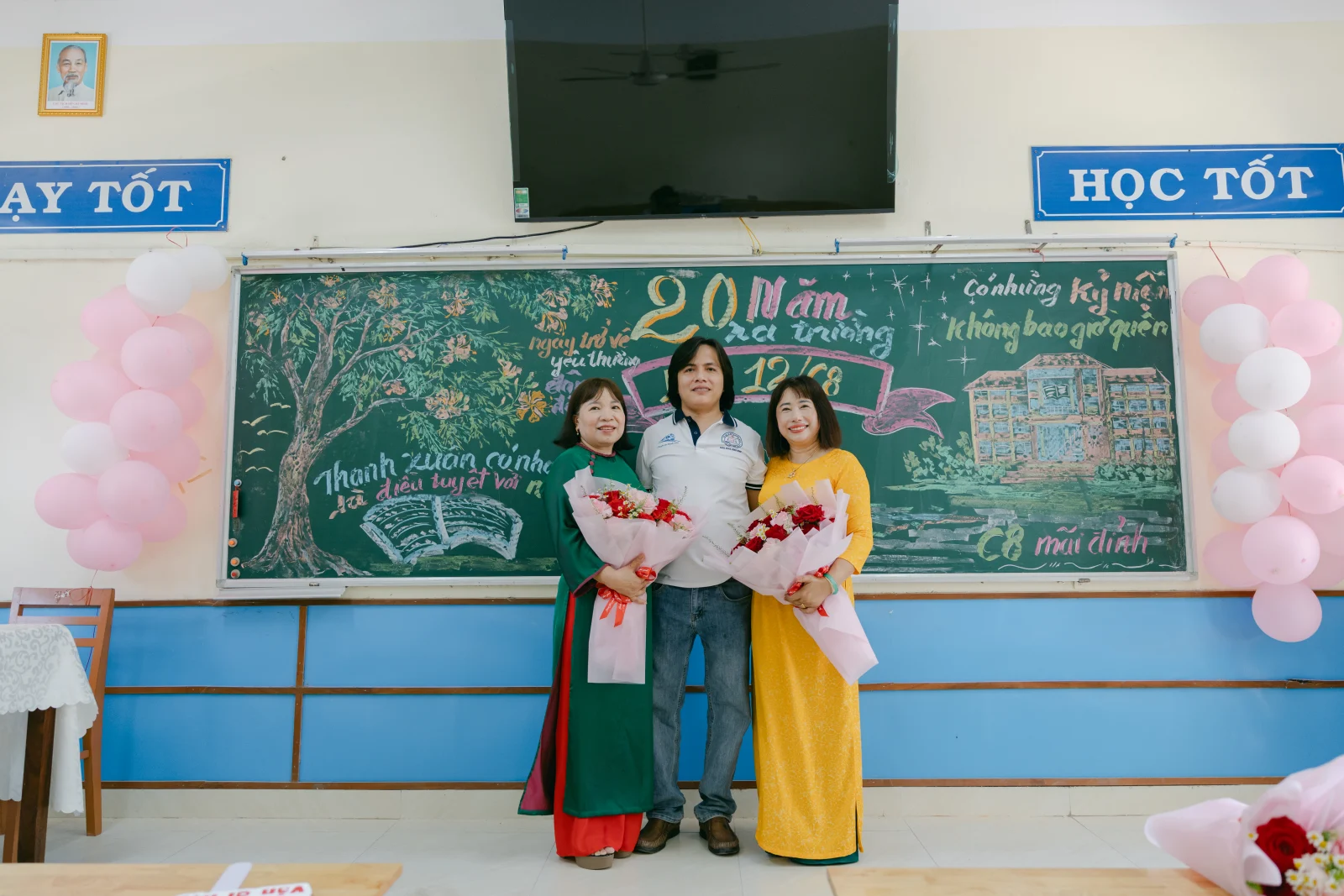 Ảnh lễ kỷ niệm 20 năm THPT Ngô Gia Tự, chụp ngày 08/08/2026