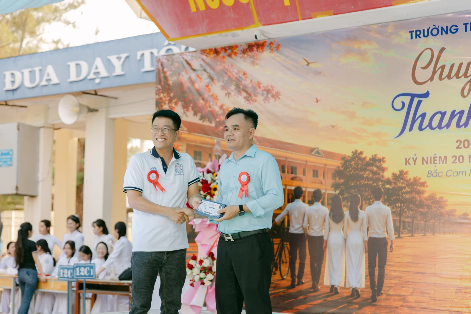 Ảnh lễ kỷ niệm 20 năm THPT Ngô Gia Tự, chụp ngày 08/08/2026