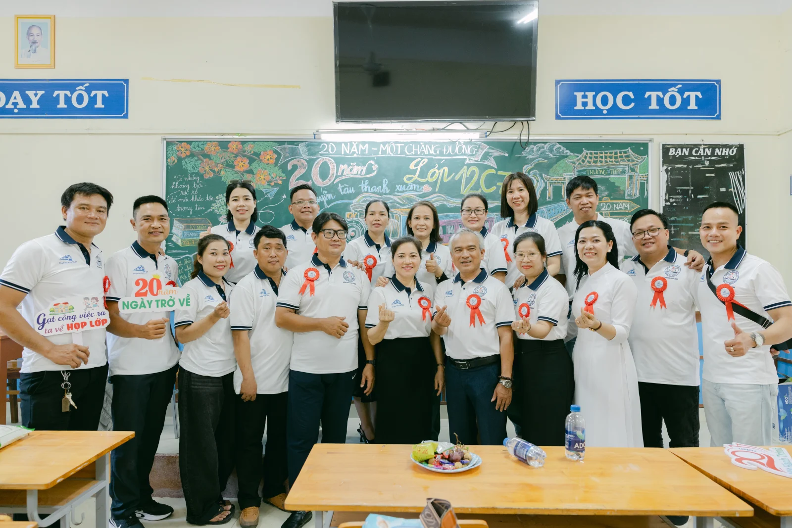 Ảnh lễ kỷ niệm 20 năm THPT Ngô Gia Tự, chụp ngày 08/08/2026
