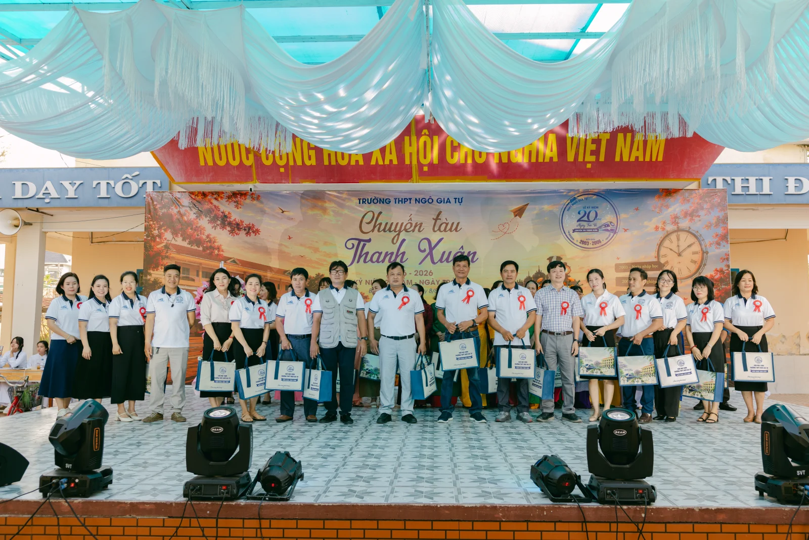 Ảnh lễ kỷ niệm 20 năm THPT Ngô Gia Tự, chụp ngày 08/08/2026