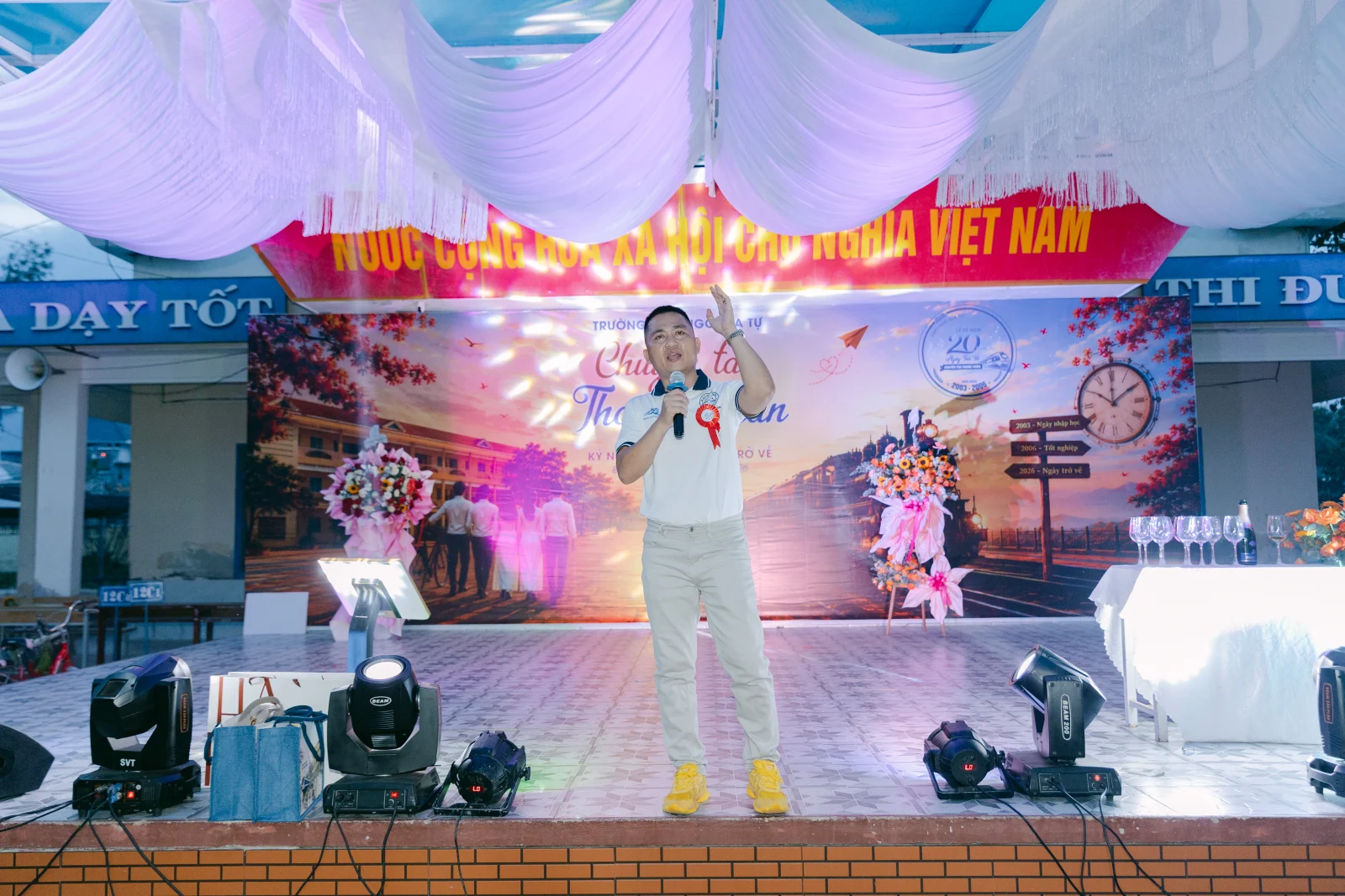 Ảnh lễ kỷ niệm 20 năm THPT Ngô Gia Tự, chụp ngày 08/08/2026