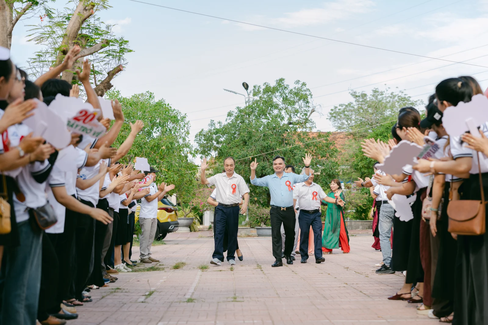 Ảnh lễ kỷ niệm 20 năm THPT Ngô Gia Tự, chụp ngày 08/08/2026