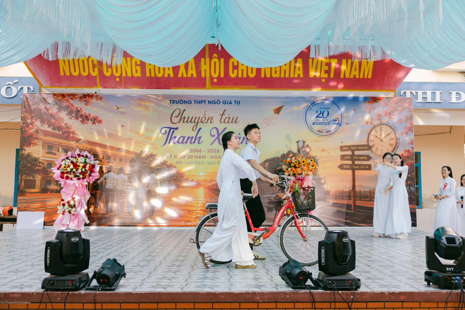 Ảnh lễ kỷ niệm 20 năm THPT Ngô Gia Tự, chụp ngày 08/08/2026