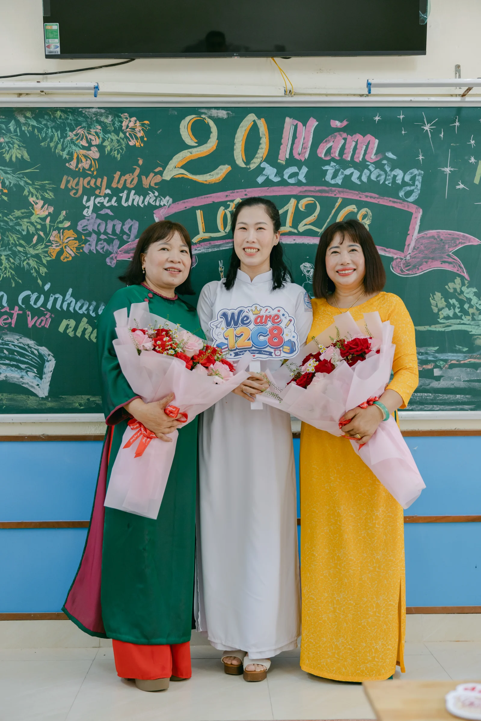 Ảnh lễ kỷ niệm 20 năm THPT Ngô Gia Tự, chụp ngày 08/08/2026