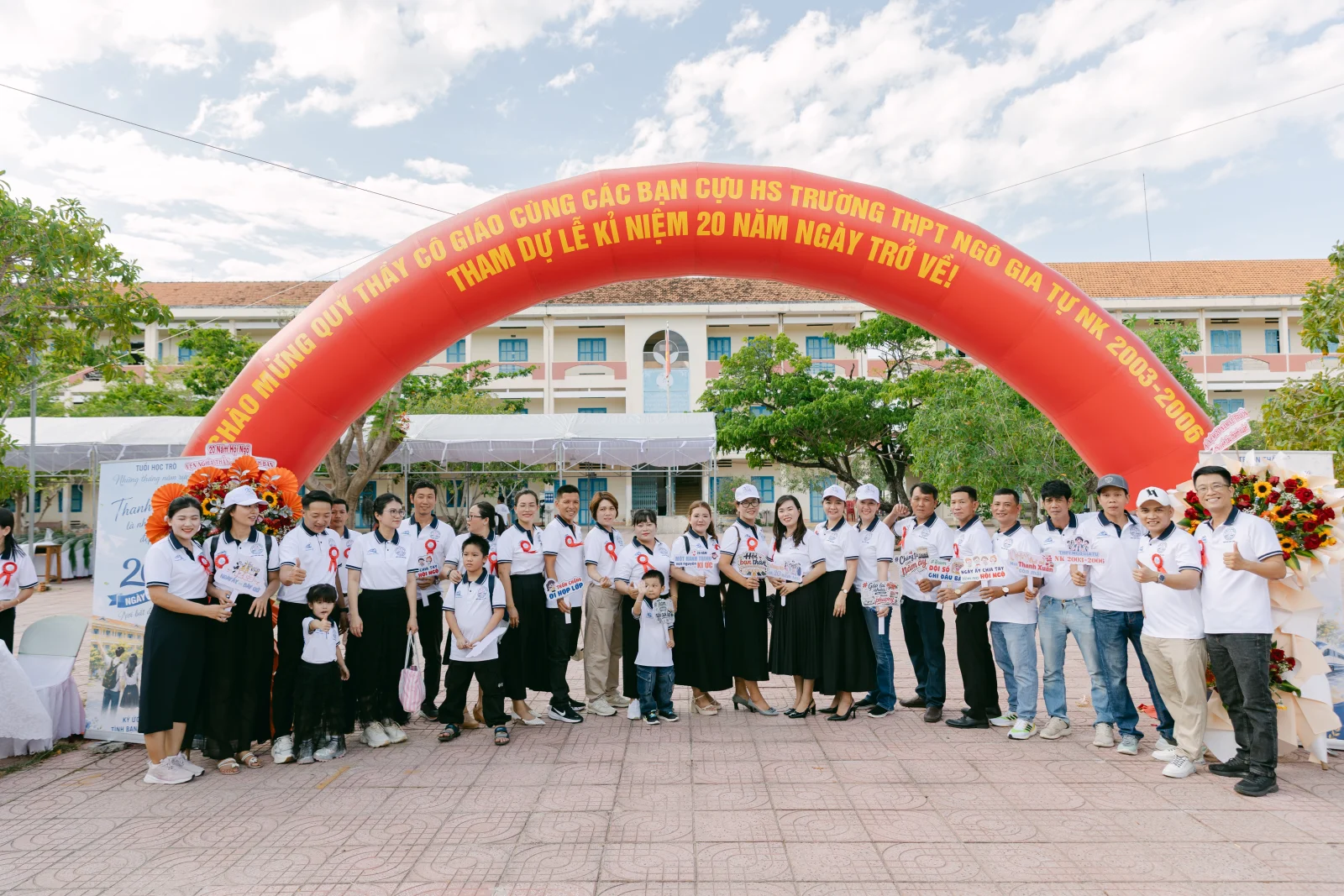 Ảnh lễ kỷ niệm 20 năm THPT Ngô Gia Tự, chụp ngày 08/08/2026