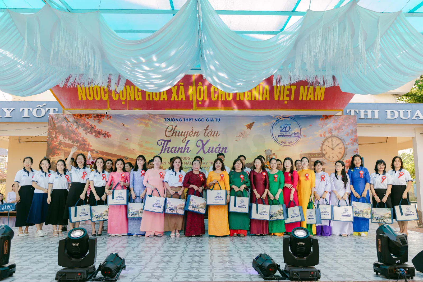 Ảnh lễ kỷ niệm 20 năm THPT Ngô Gia Tự, chụp ngày 08/08/2026