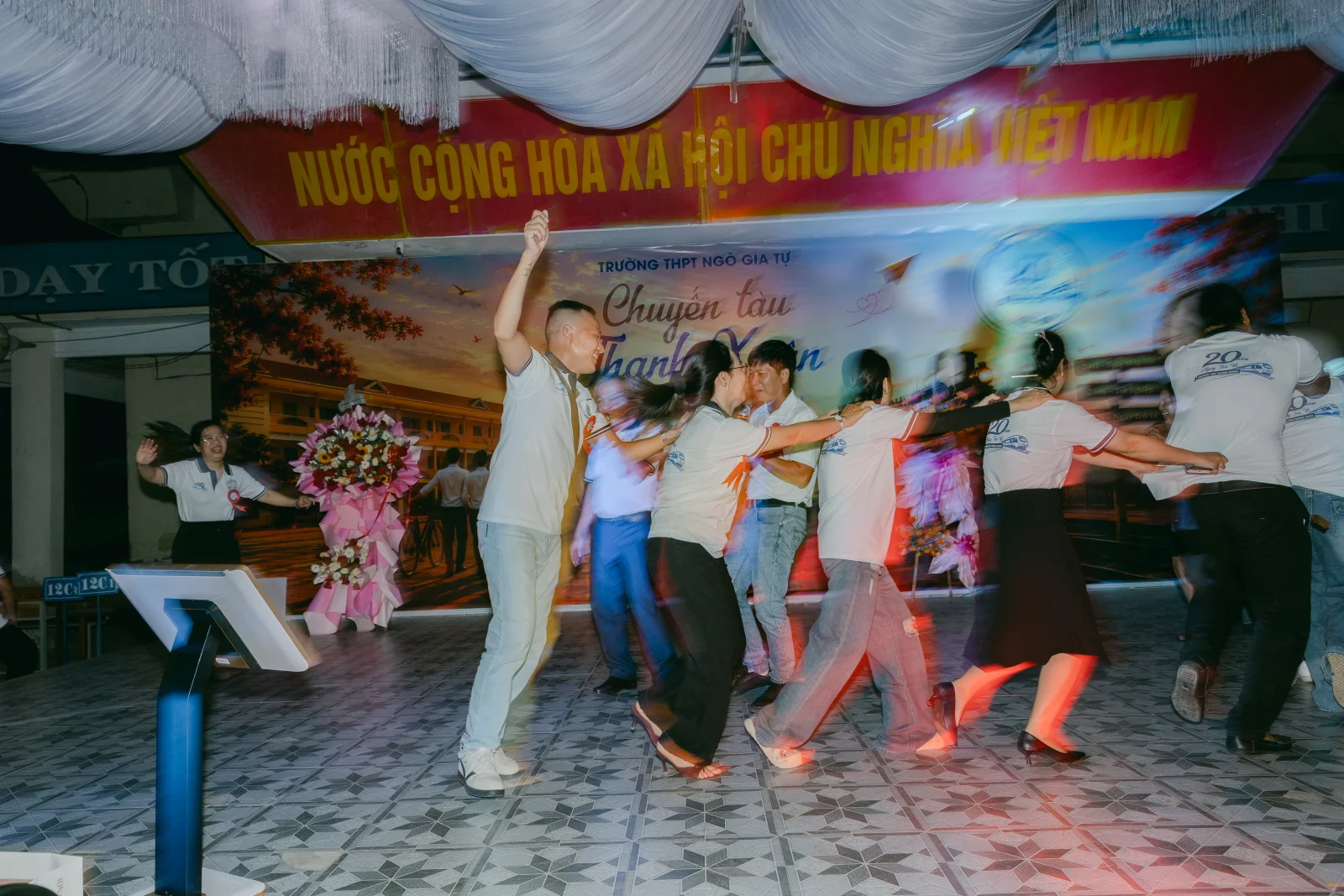 Ảnh lễ kỷ niệm 20 năm THPT Ngô Gia Tự, chụp ngày 08/08/2026