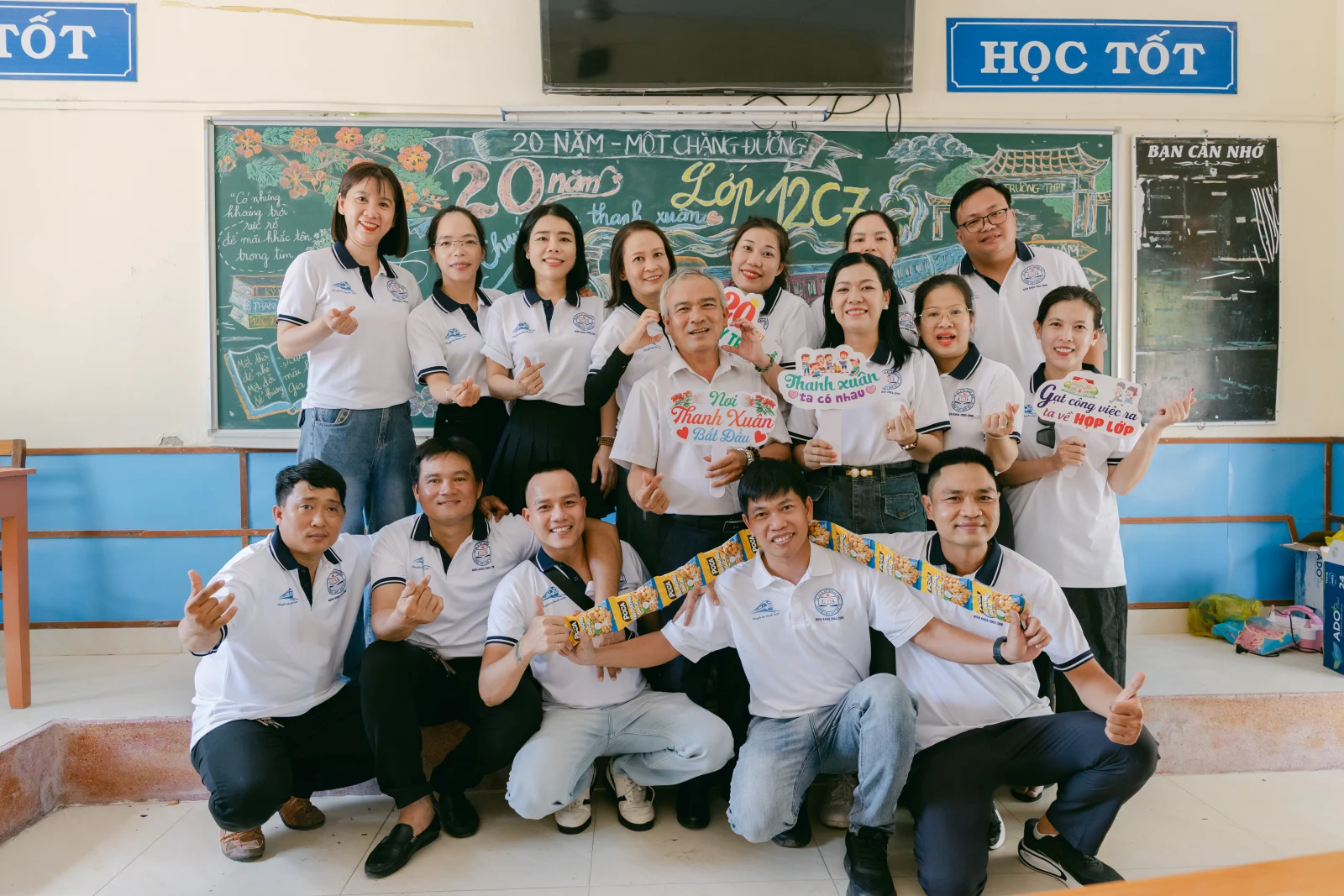 Ảnh lễ kỷ niệm 20 năm THPT Ngô Gia Tự, chụp ngày 08/08/2026