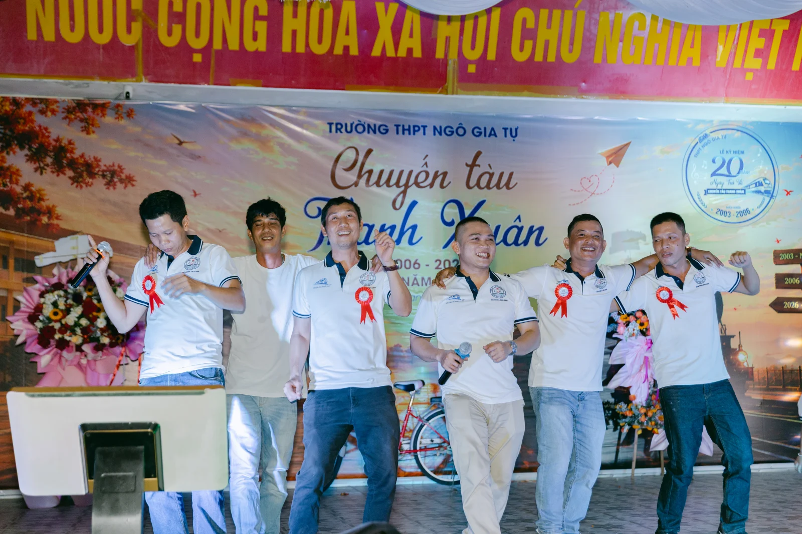 Ảnh lễ kỷ niệm 20 năm THPT Ngô Gia Tự, chụp ngày 08/08/2026
