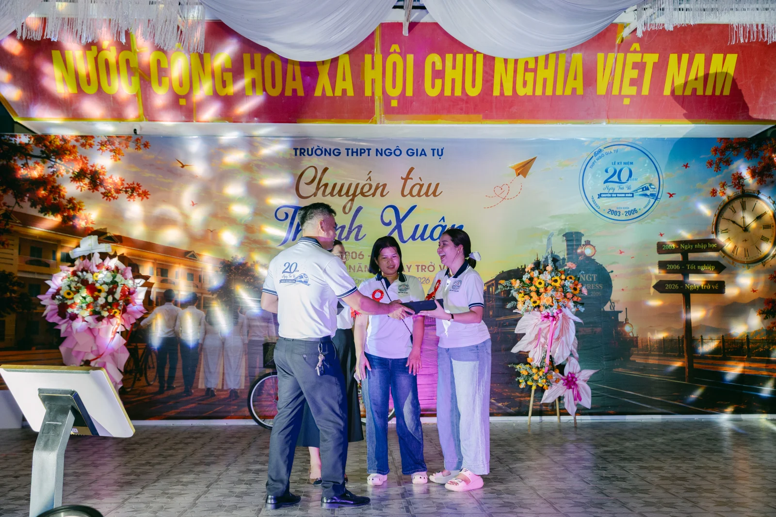 Ảnh lễ kỷ niệm 20 năm THPT Ngô Gia Tự, chụp ngày 08/08/2026