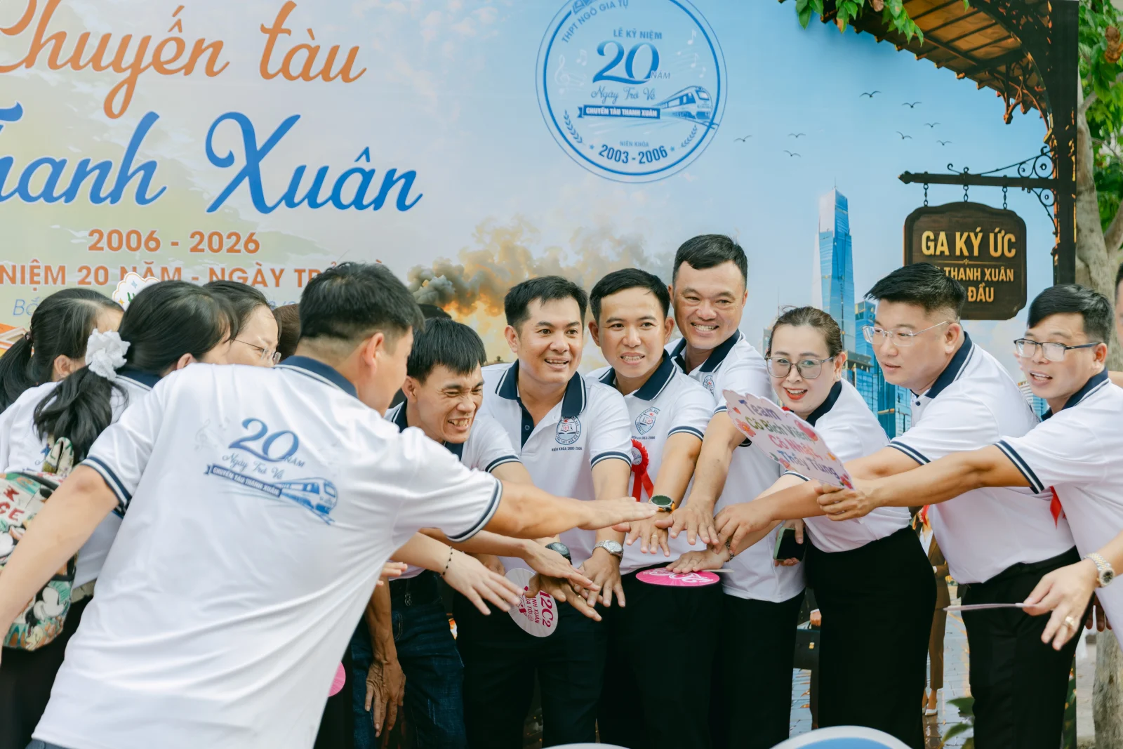 Ảnh lễ kỷ niệm 20 năm THPT Ngô Gia Tự, chụp ngày 08/08/2026