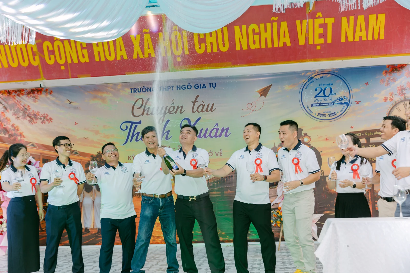 Ảnh lễ kỷ niệm 20 năm THPT Ngô Gia Tự, chụp ngày 08/08/2026