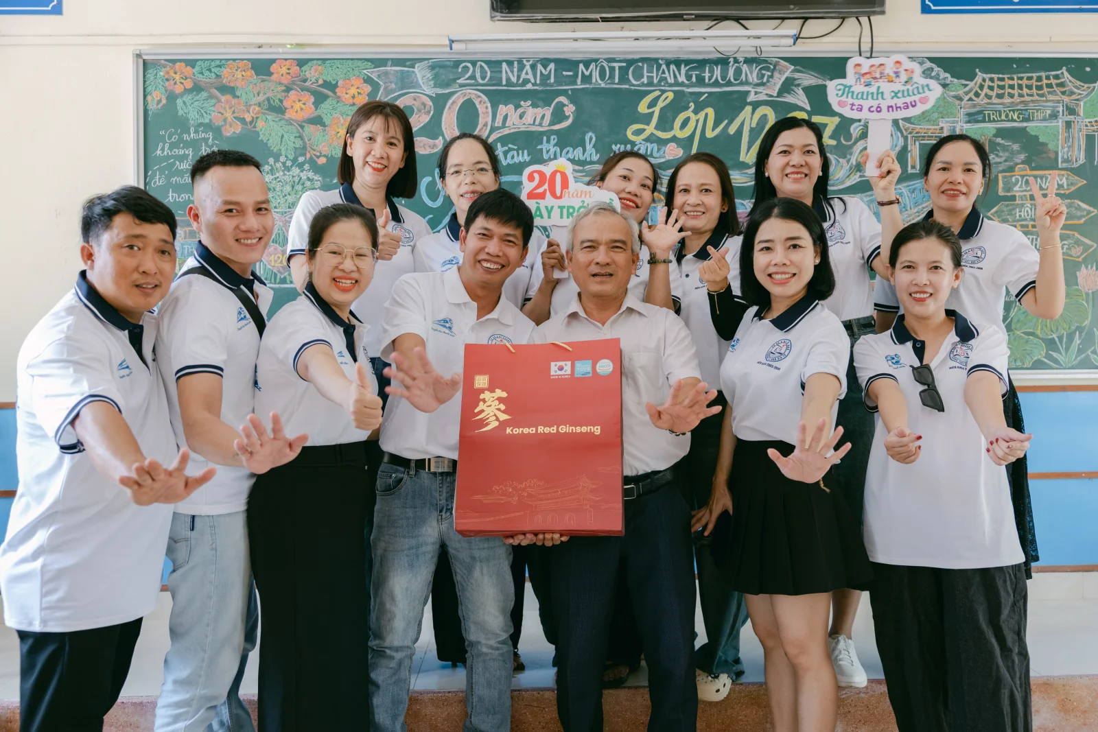 Ảnh lễ kỷ niệm 20 năm THPT Ngô Gia Tự, chụp ngày 08/08/2026