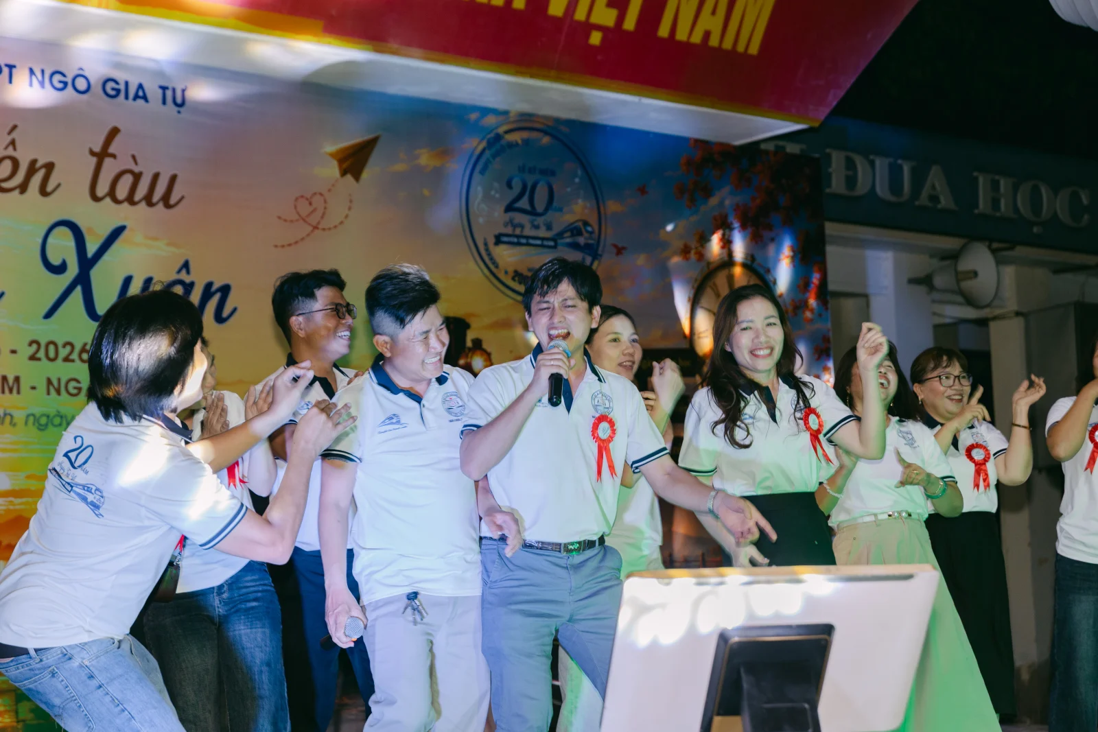 Ảnh lễ kỷ niệm 20 năm THPT Ngô Gia Tự, chụp ngày 08/08/2026
