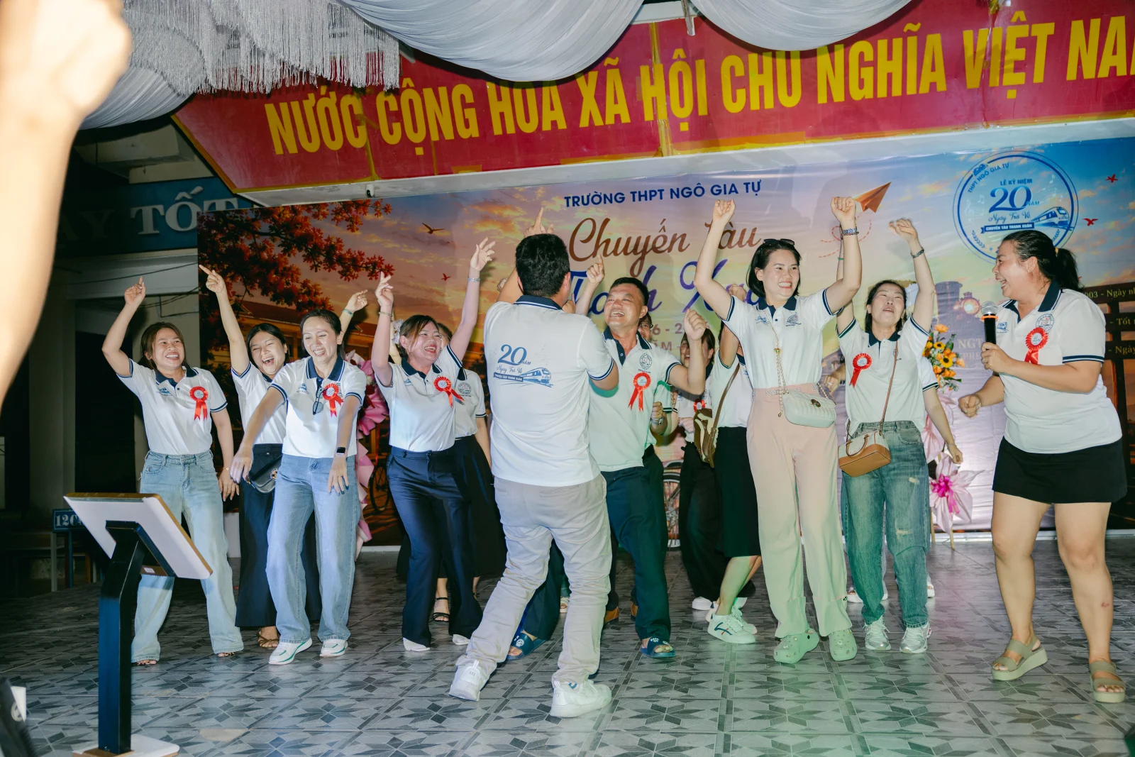 Ảnh lễ kỷ niệm 20 năm THPT Ngô Gia Tự, chụp ngày 08/08/2026