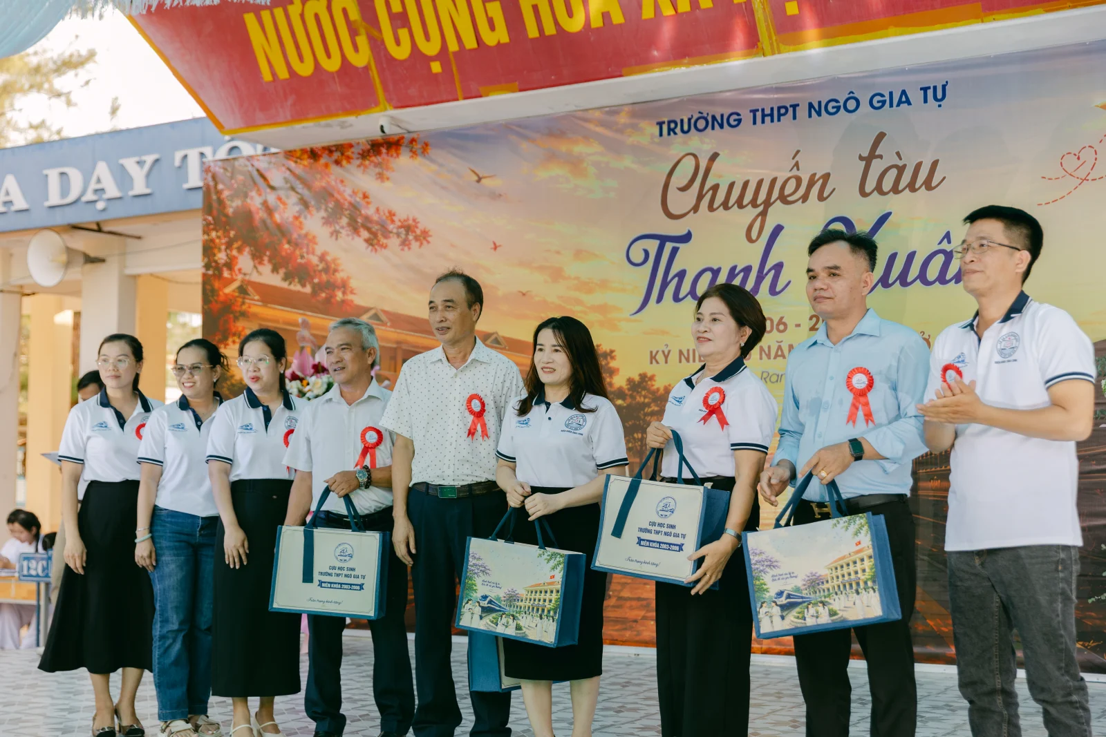Ảnh lễ kỷ niệm 20 năm THPT Ngô Gia Tự, chụp ngày 08/08/2026