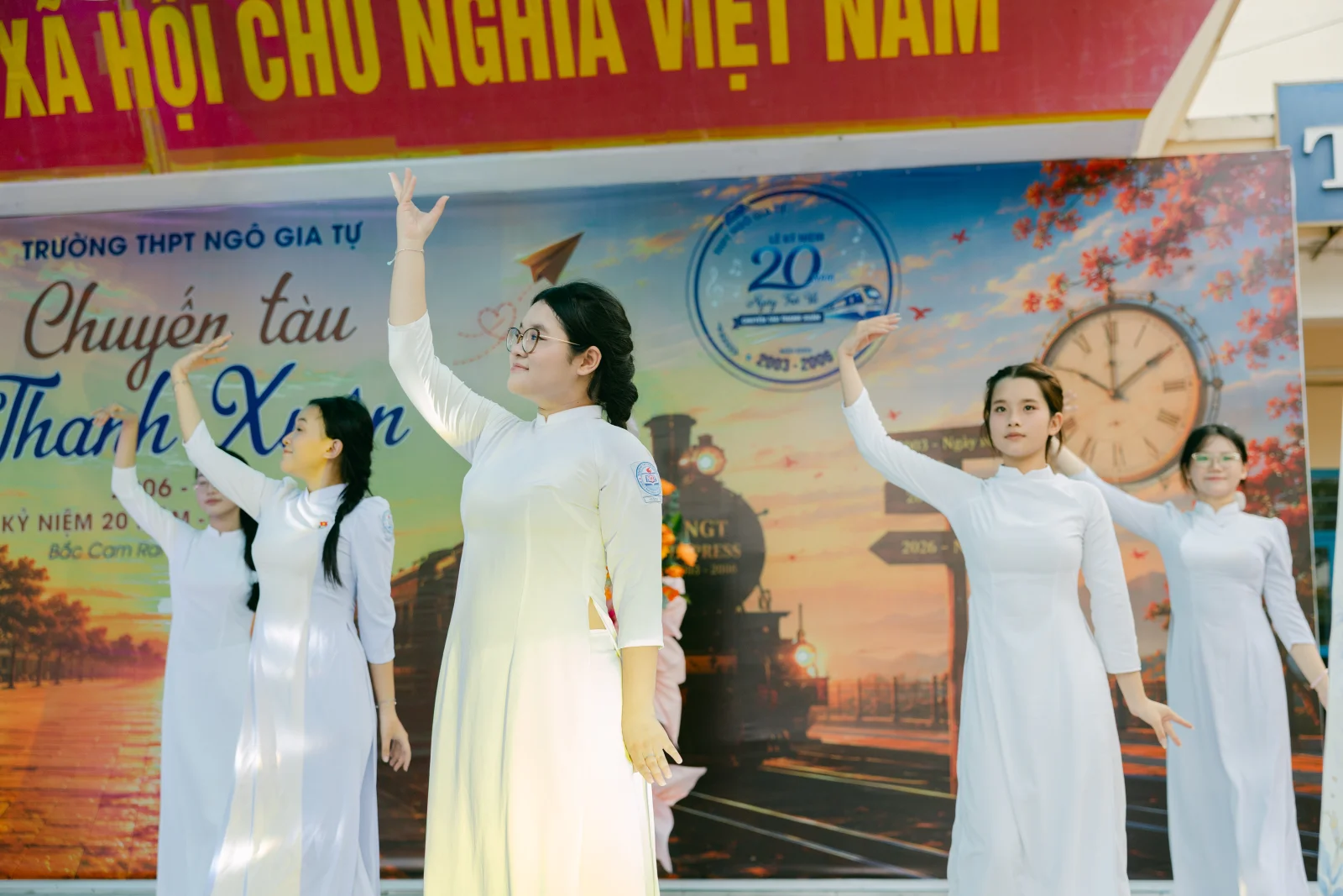 Ảnh lễ kỷ niệm 20 năm THPT Ngô Gia Tự, chụp ngày 08/08/2026