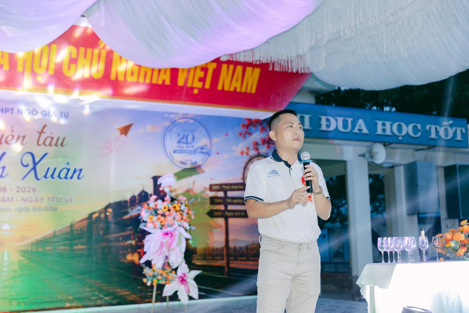 Ảnh lễ kỷ niệm 20 năm THPT Ngô Gia Tự, chụp ngày 08/08/2026