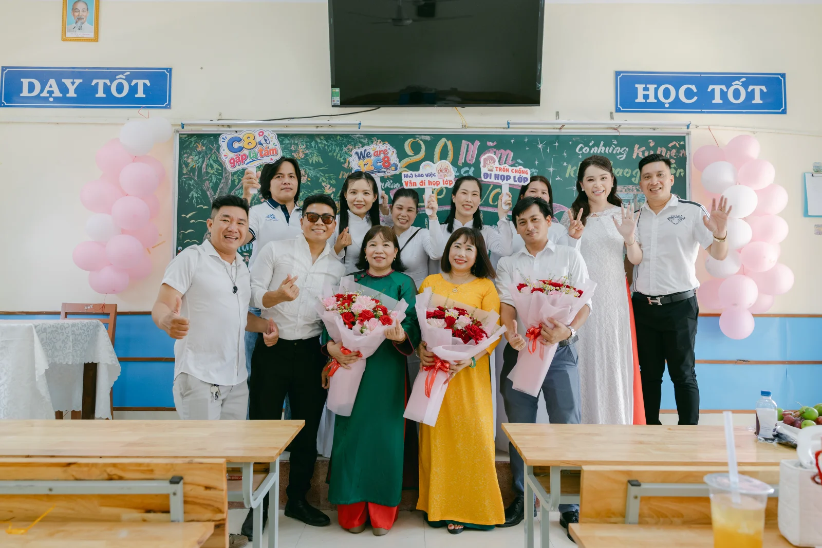 Ảnh lễ kỷ niệm 20 năm THPT Ngô Gia Tự, chụp ngày 08/08/2026