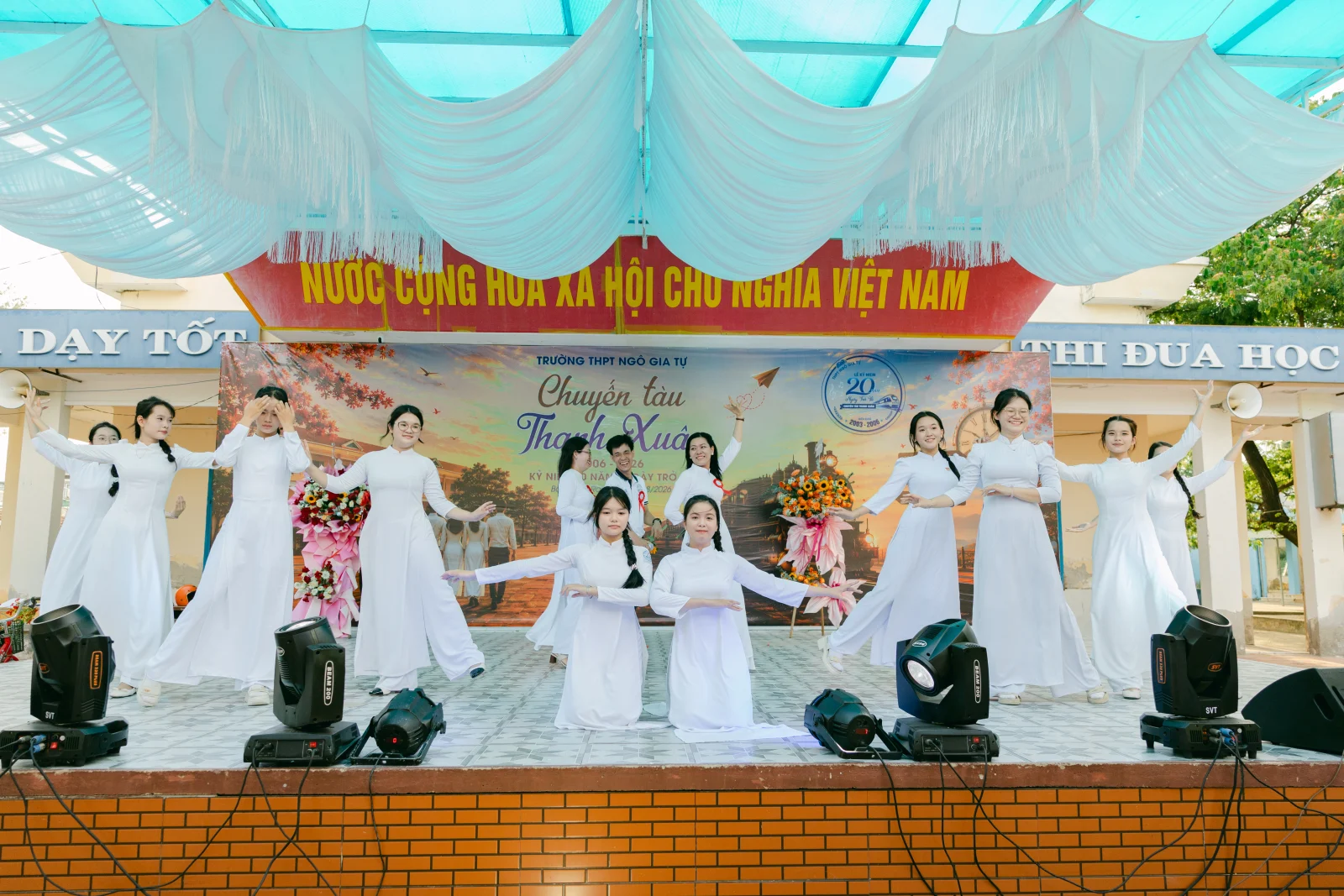 Ảnh lễ kỷ niệm 20 năm THPT Ngô Gia Tự, chụp ngày 08/08/2026