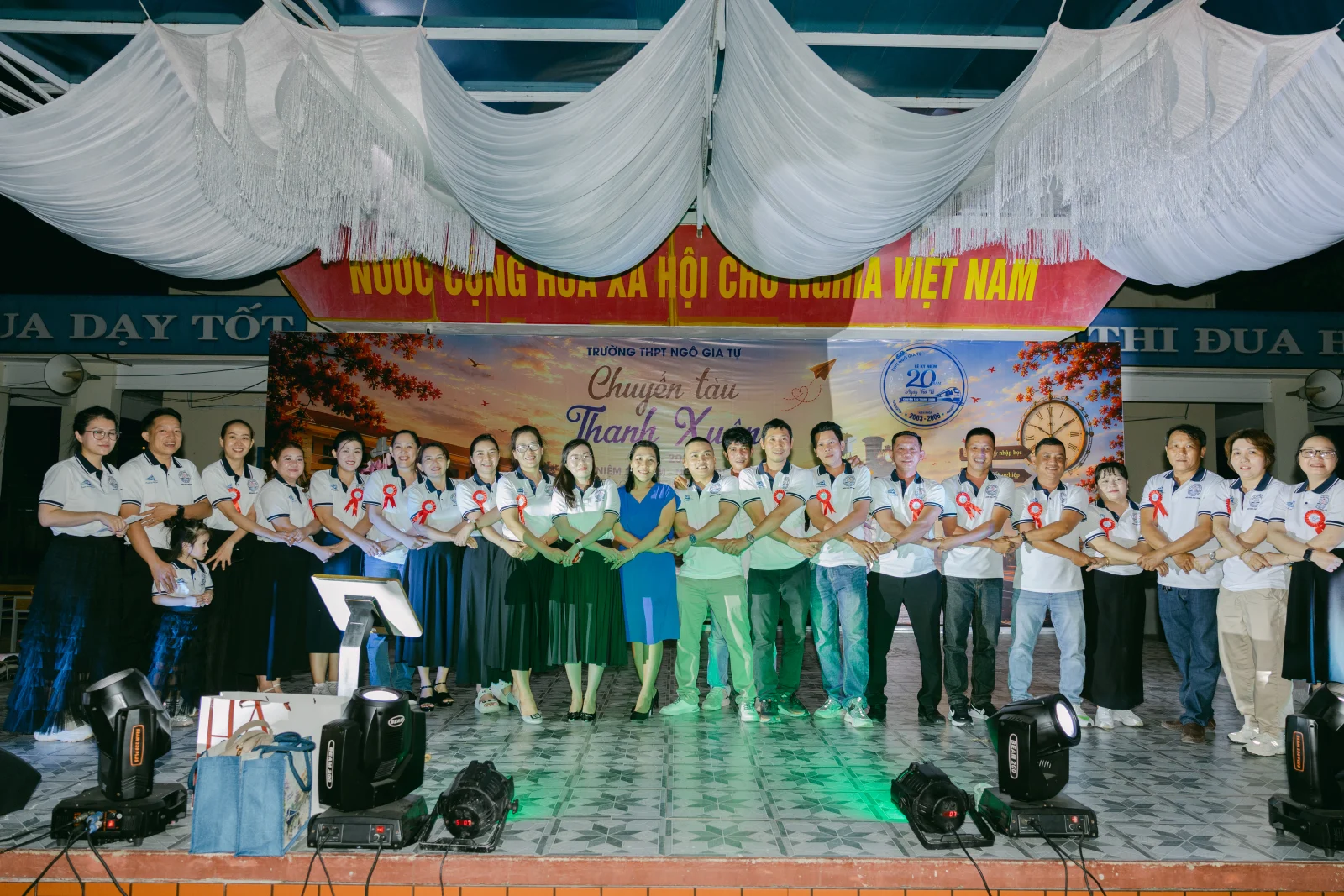 Ảnh lễ kỷ niệm 20 năm THPT Ngô Gia Tự, chụp ngày 08/08/2026