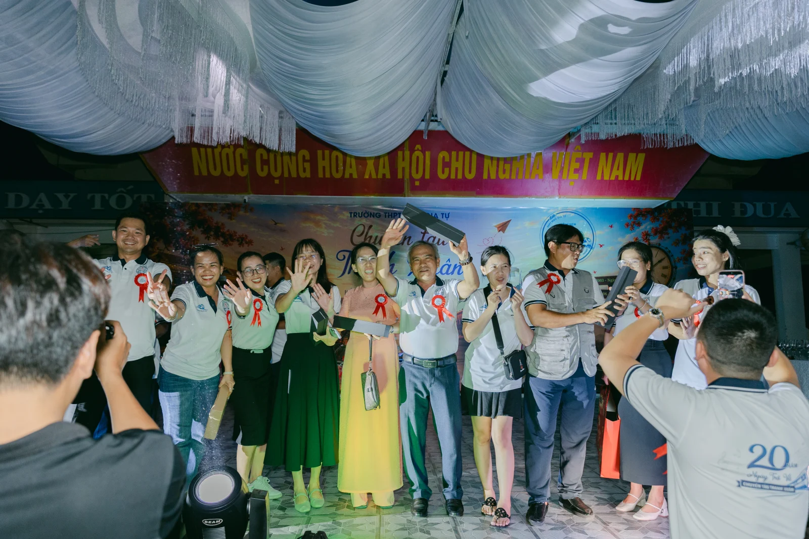 Ảnh lễ kỷ niệm 20 năm THPT Ngô Gia Tự, chụp ngày 08/08/2026