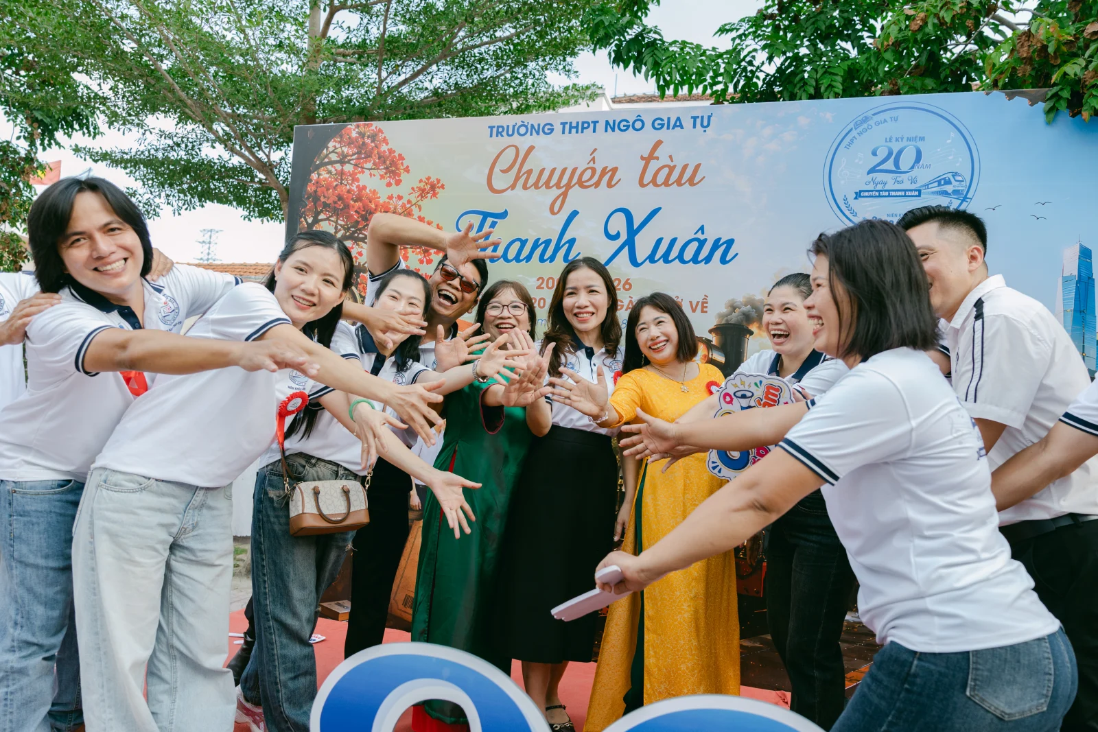 Ảnh lễ kỷ niệm 20 năm THPT Ngô Gia Tự, chụp ngày 08/08/2026
