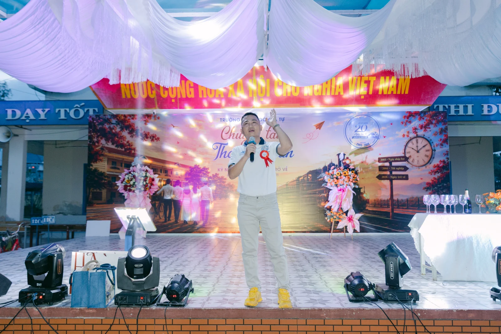Ảnh lễ kỷ niệm 20 năm THPT Ngô Gia Tự, chụp ngày 08/08/2026
