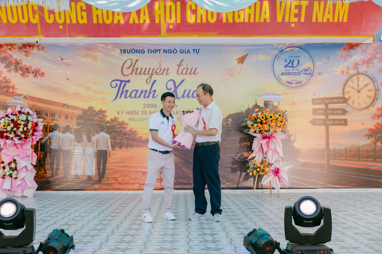 Ảnh lễ kỷ niệm 20 năm THPT Ngô Gia Tự, chụp ngày 08/08/2026