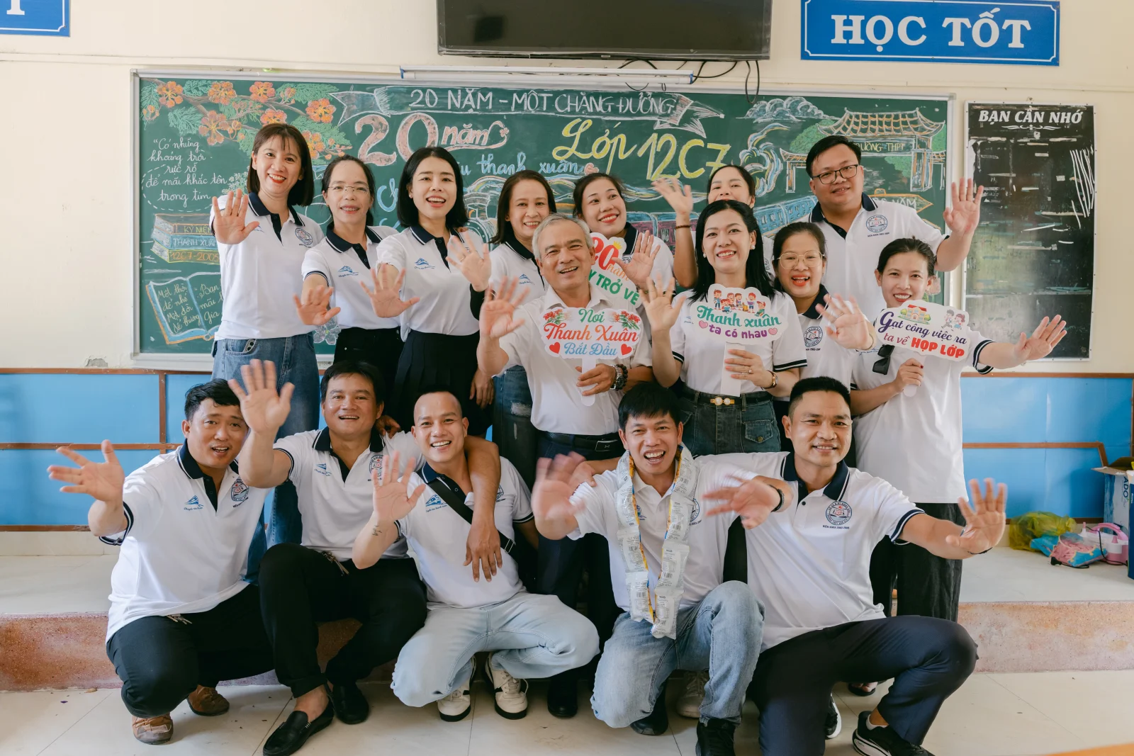 Ảnh lễ kỷ niệm 20 năm THPT Ngô Gia Tự, chụp ngày 08/08/2026