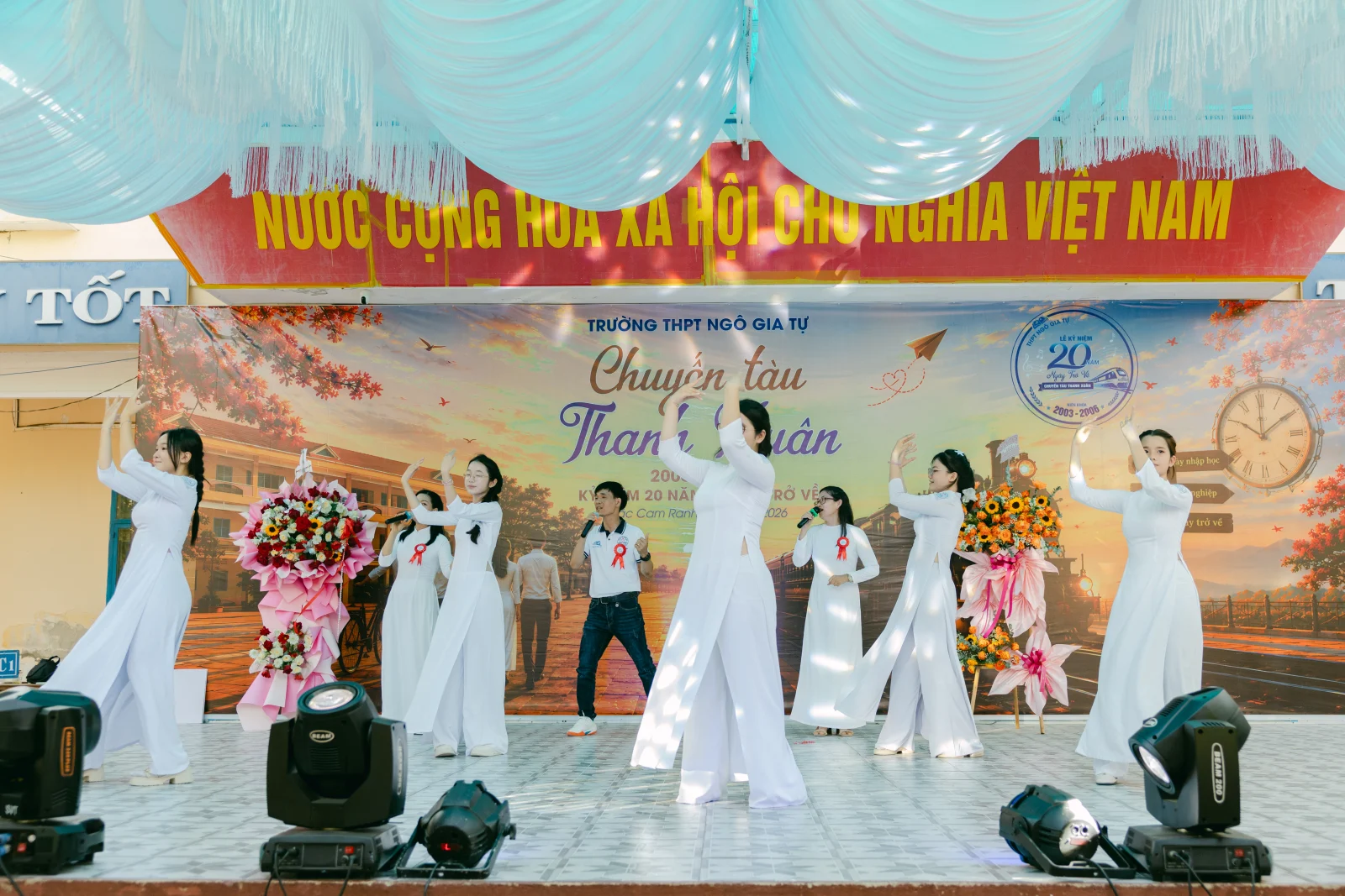 Ảnh lễ kỷ niệm 20 năm THPT Ngô Gia Tự, chụp ngày 08/08/2026