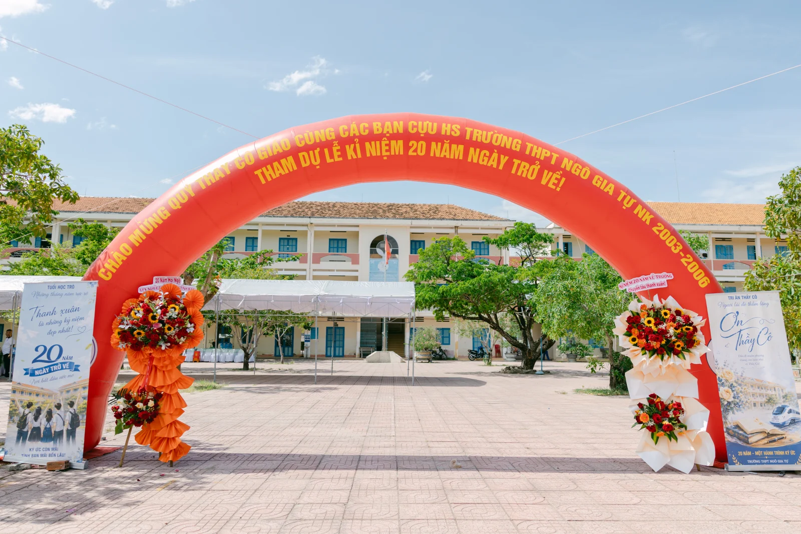 Ảnh lễ kỷ niệm 20 năm THPT Ngô Gia Tự, chụp ngày 08/08/2026