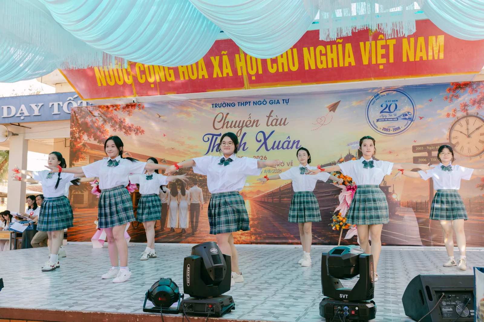 Ảnh lễ kỷ niệm 20 năm THPT Ngô Gia Tự, chụp ngày 08/08/2026
