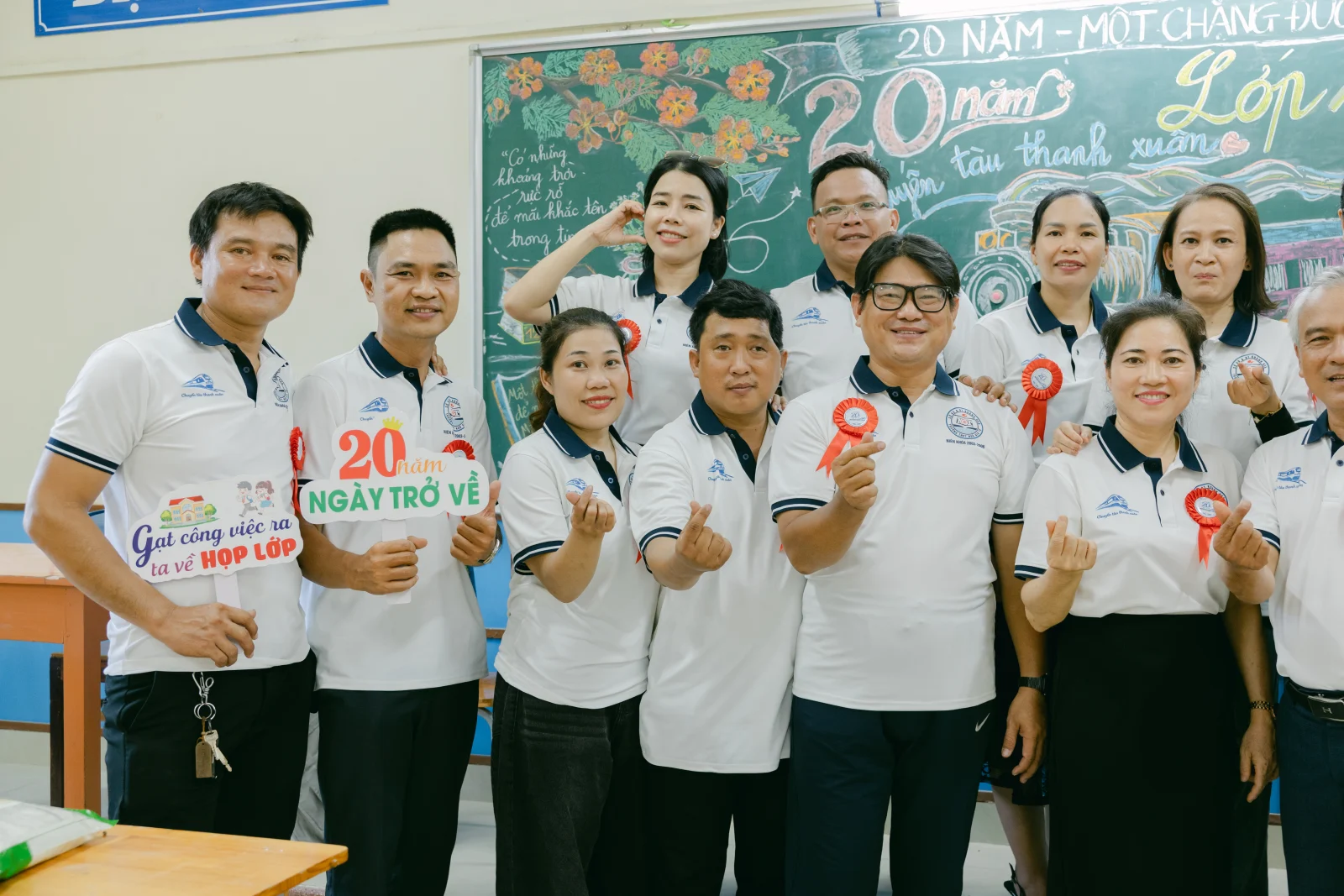 Ảnh lễ kỷ niệm 20 năm THPT Ngô Gia Tự, chụp ngày 08/08/2026
