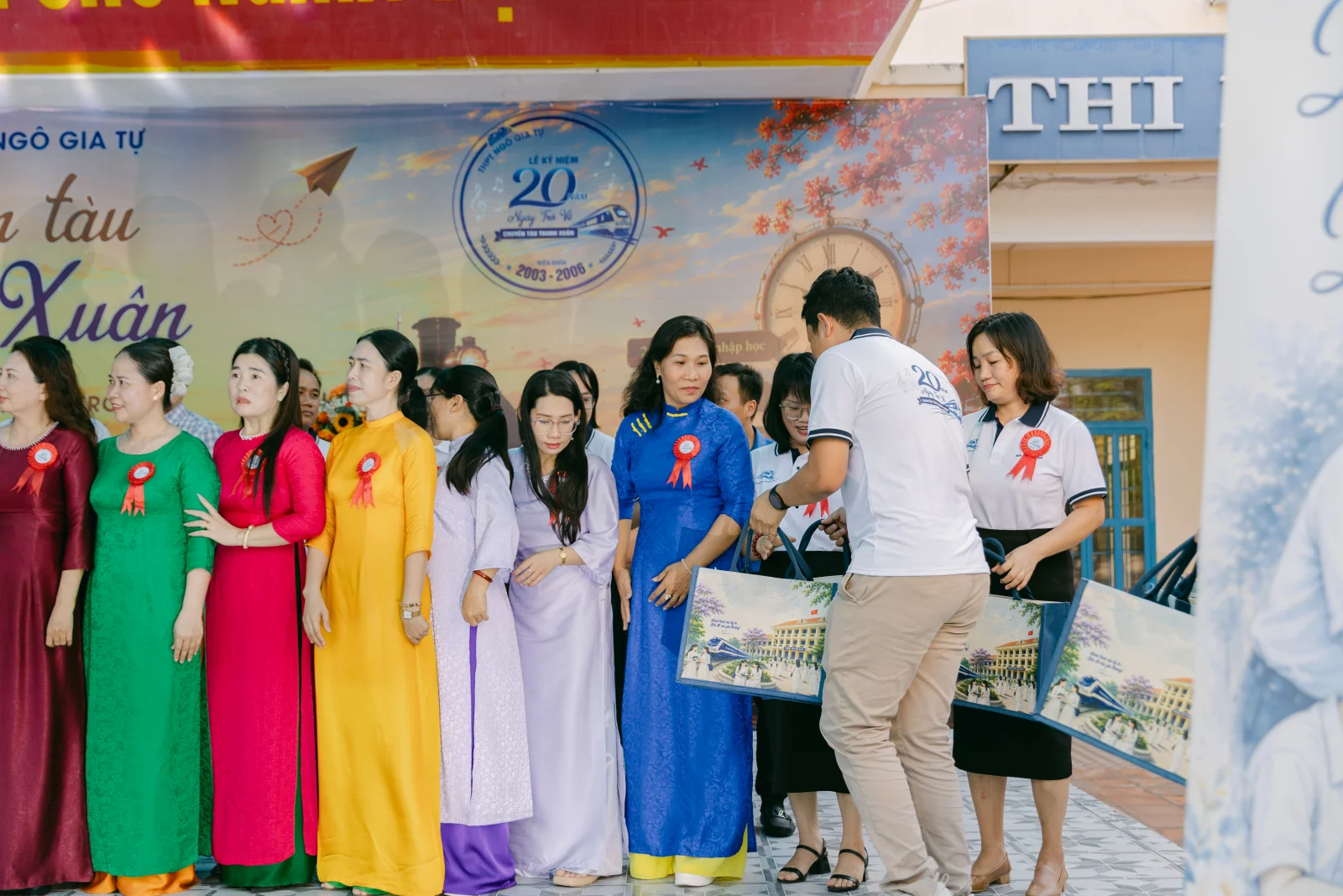 Ảnh lễ kỷ niệm 20 năm THPT Ngô Gia Tự, chụp ngày 08/08/2026